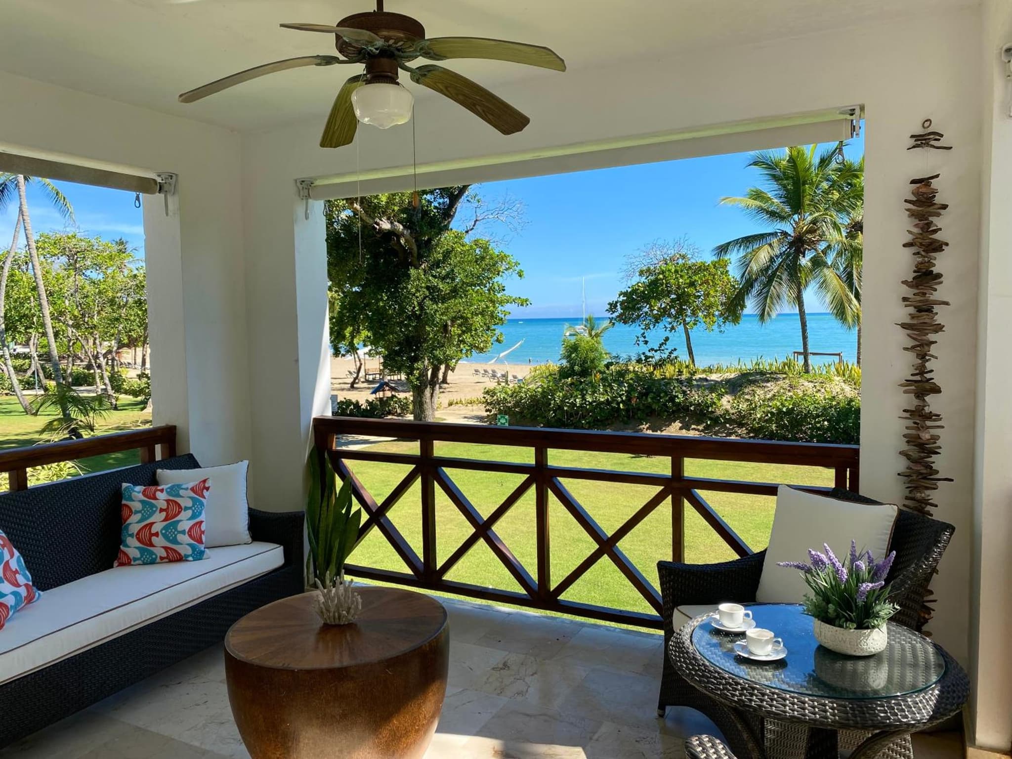 Blue View Beachfront Apartment with Ocean View photo 3
