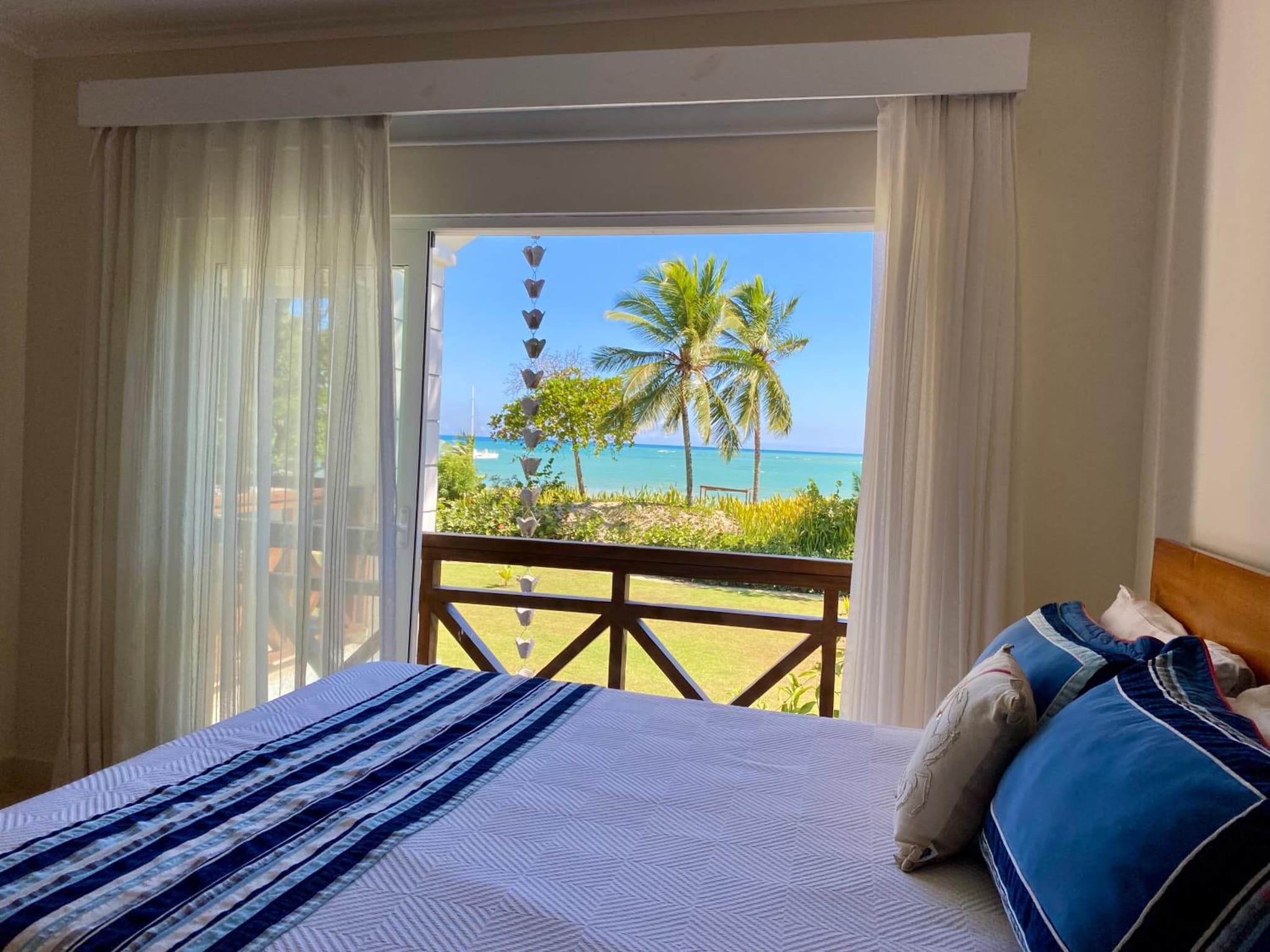 Blue View Beachfront Apartment with Ocean View photo 6