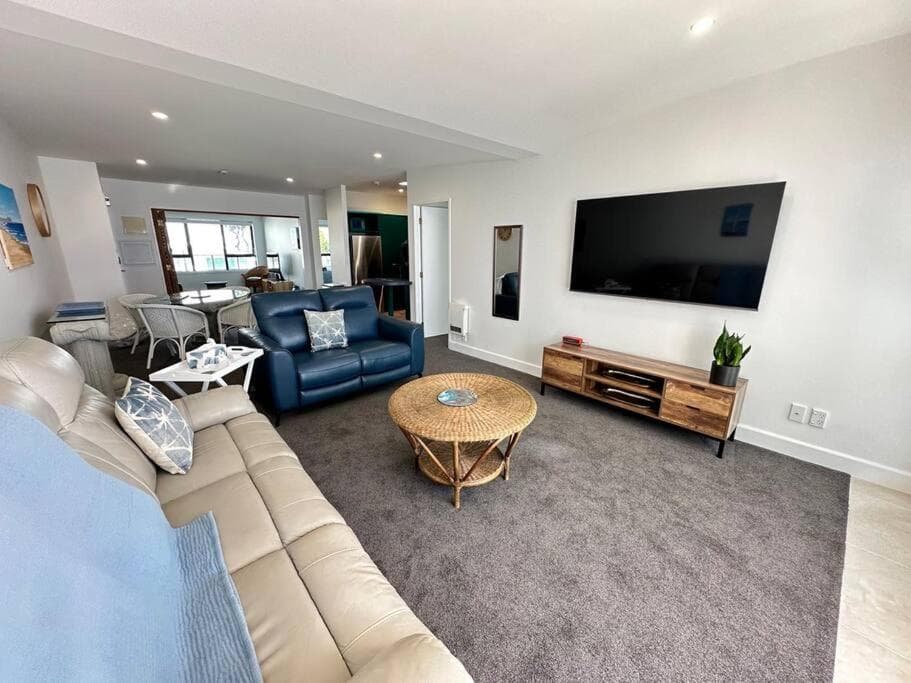 2 Room Luxury Beach Escape 112sq Mt Maunganui photo 3