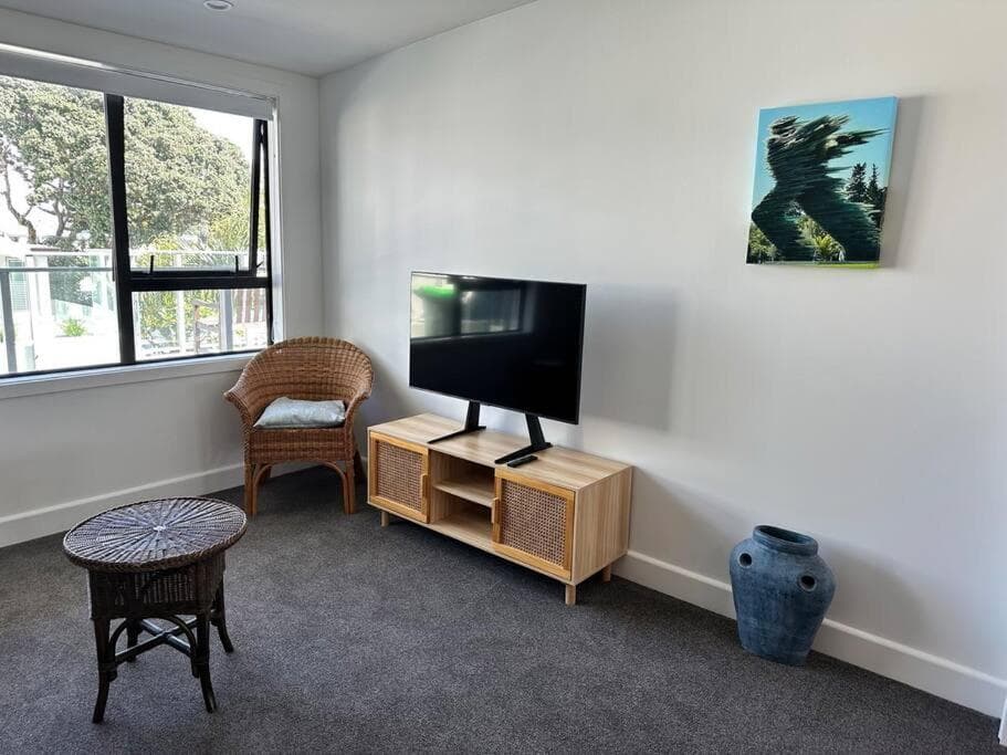2 Room Luxury Beach Escape 112sq Mt Maunganui photo 9