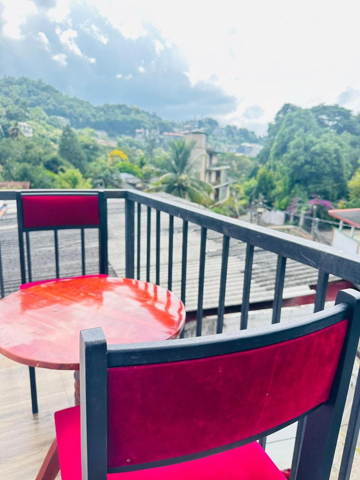 Kandy Lakeside Escape photo 9