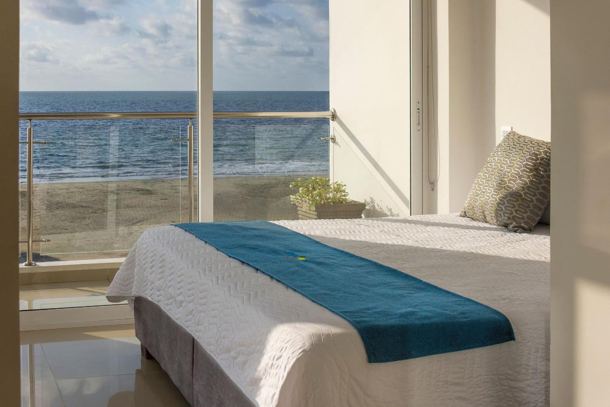 Amazing Beach House 13BR w/Pool & Staff photo 4