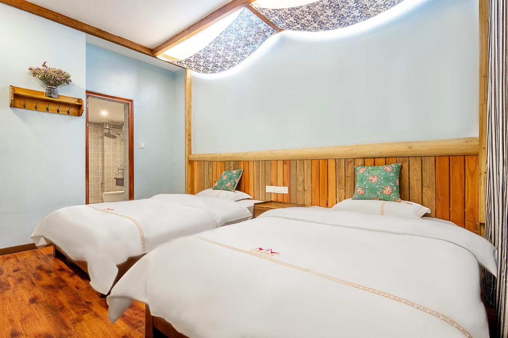 Breeze Alley Inn-English services-3mins walk to Park-12mins to Hub-Breakfast,Coffee,Laundry&Tickets photo 2