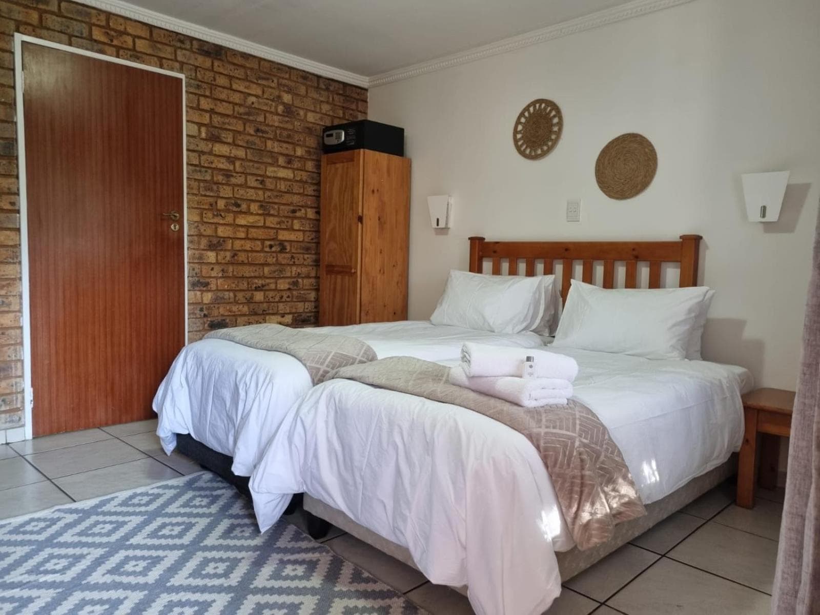 Airport Inn Bed and Breakfast photo 8
