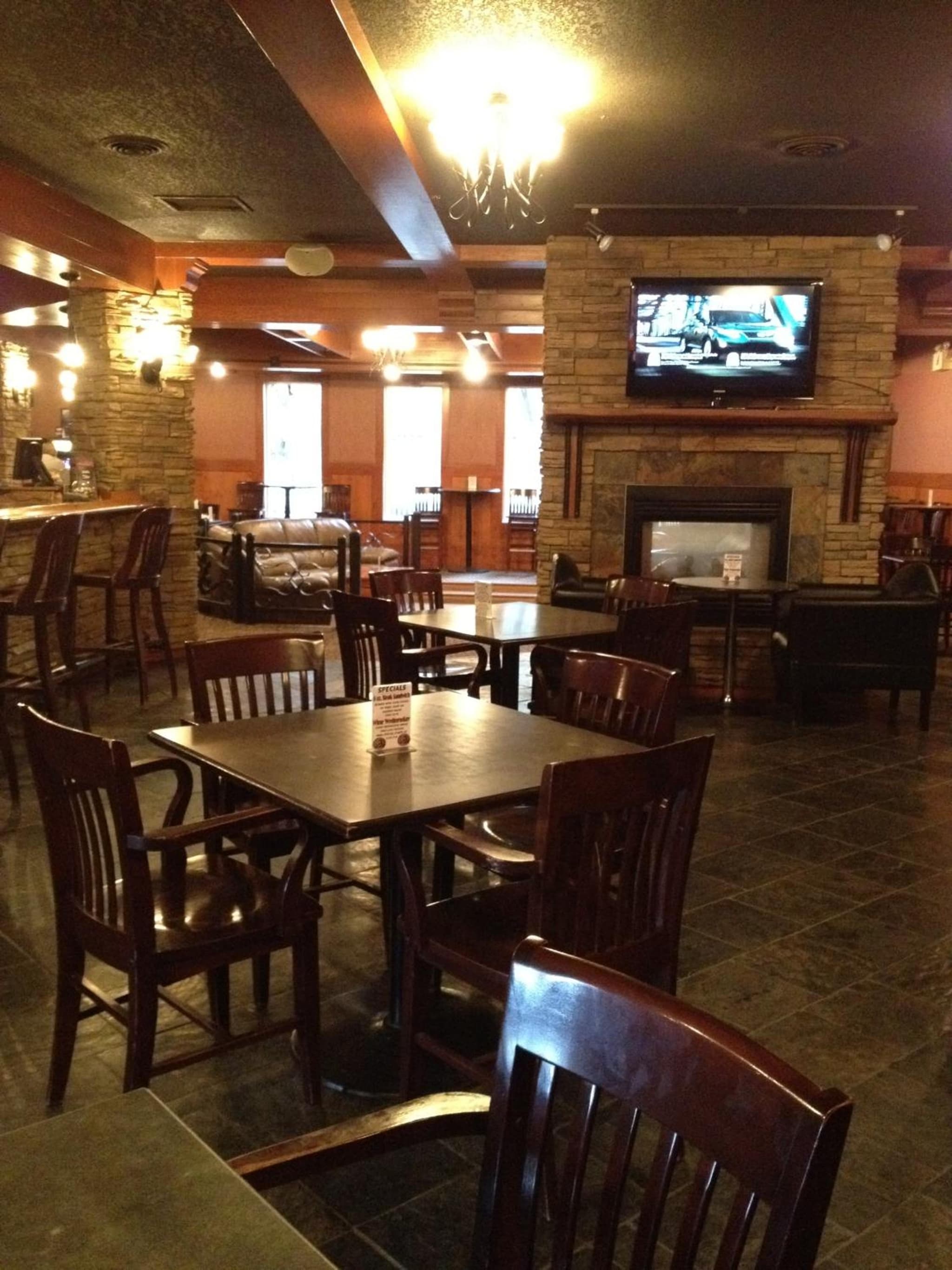 Twin Pine Inn & Suites photo 2
