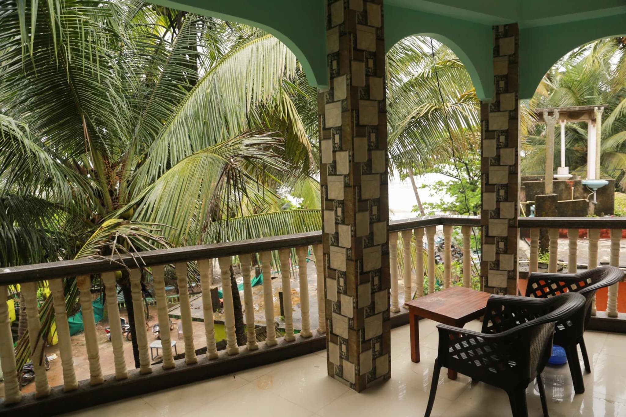 Kumbaya Beachside Hostel & Rooftop Cafe