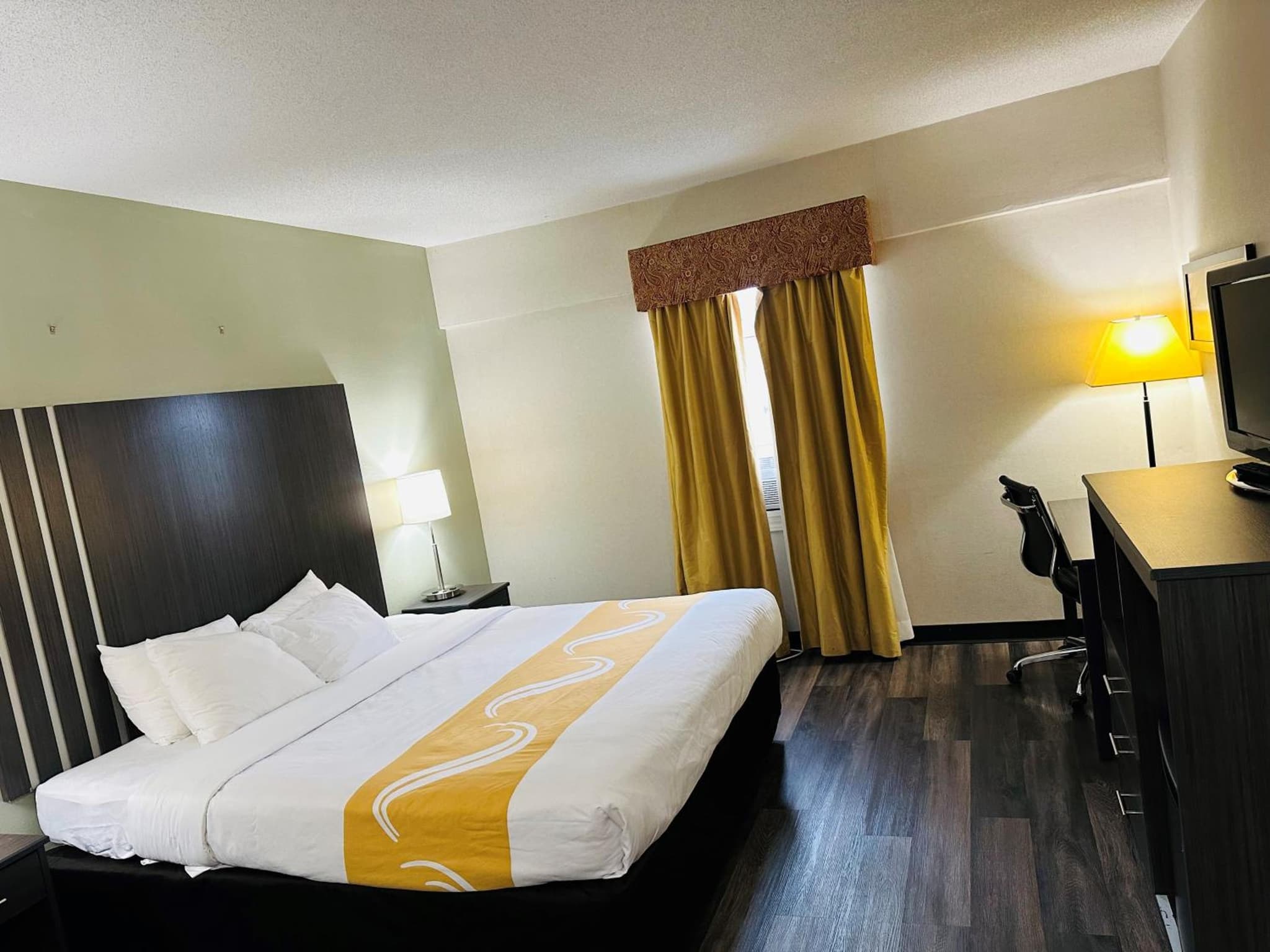 Village Inn & Suites photo 4