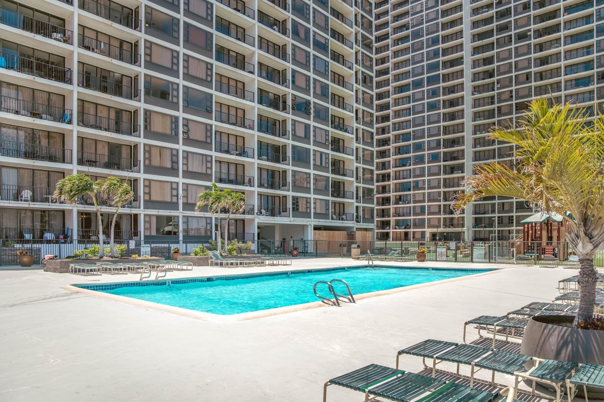 Waikiki condo with Diamond head views & beach access photo 9