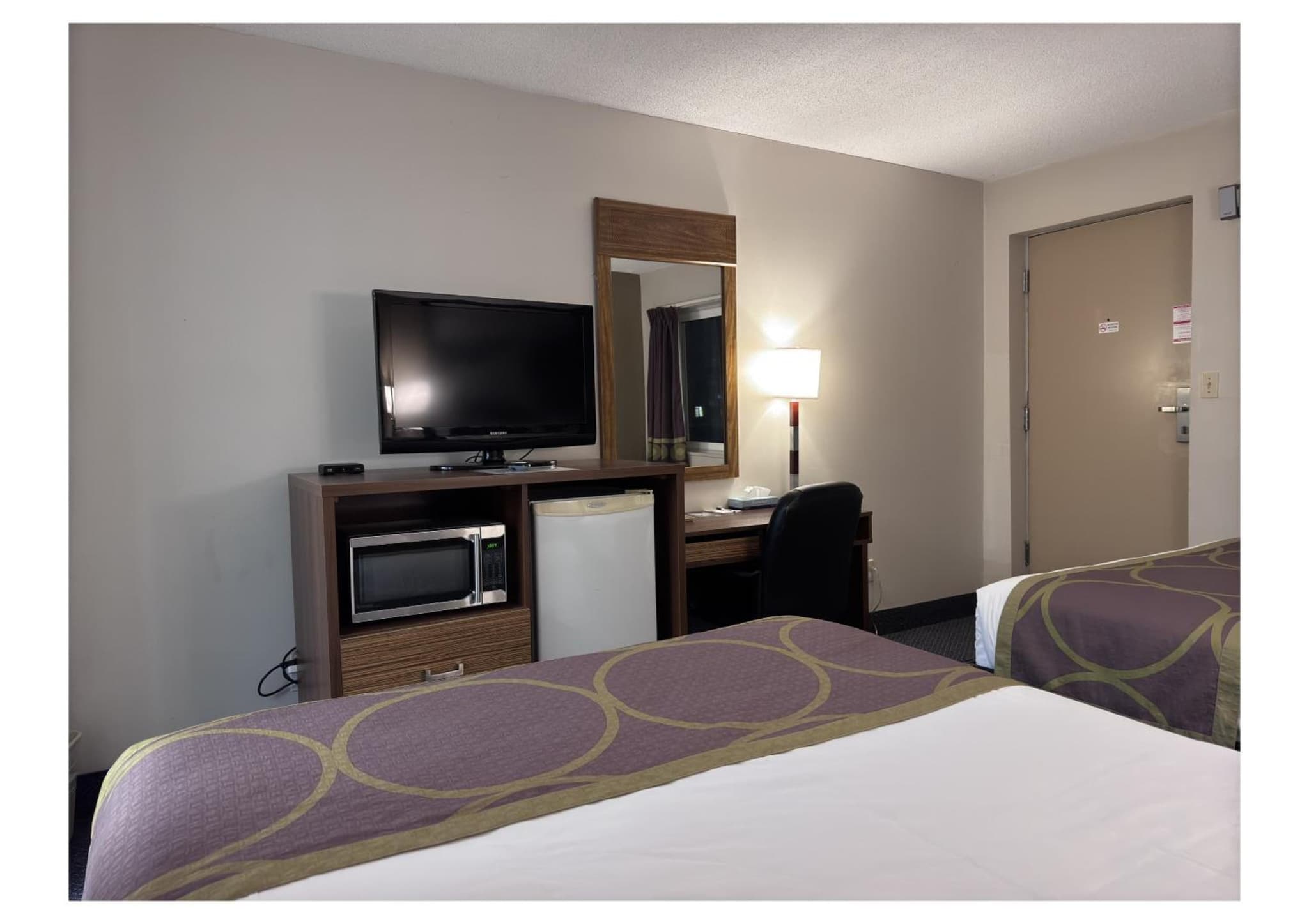 Super 8 by Wyndham Guelph photo 2