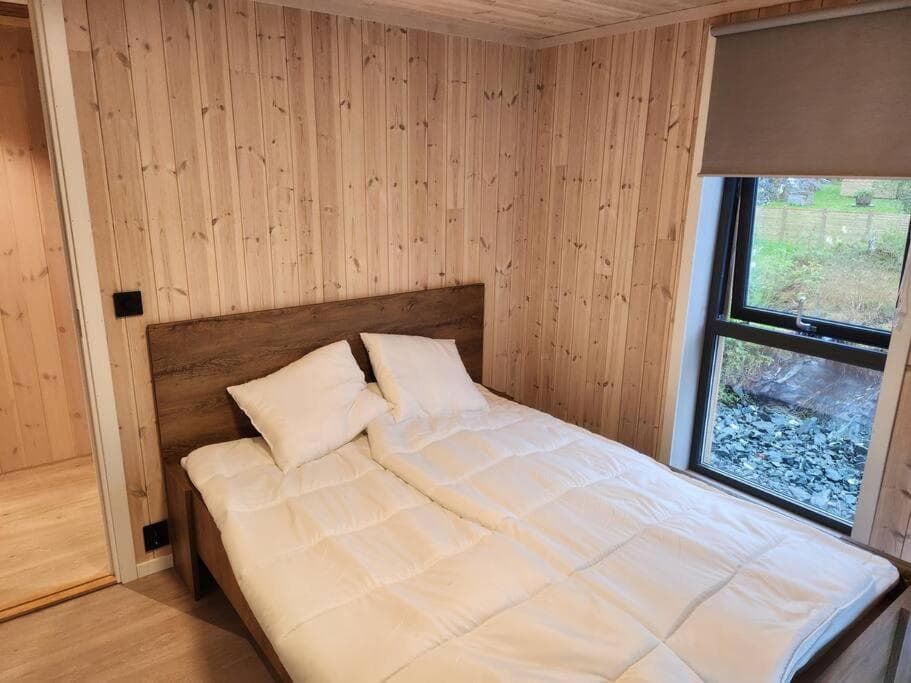 Nyoppført hytte med mulighet til å leie badestamp photo 3