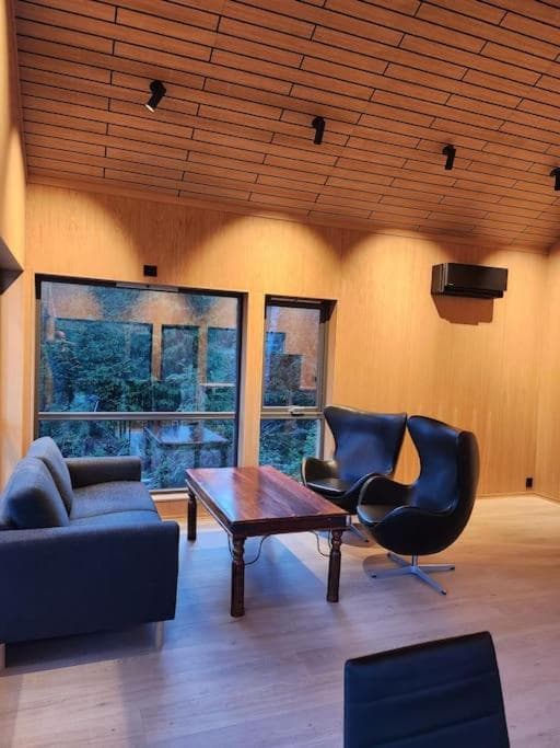 Nyoppført hytte med mulighet til å leie badestamp photo 2