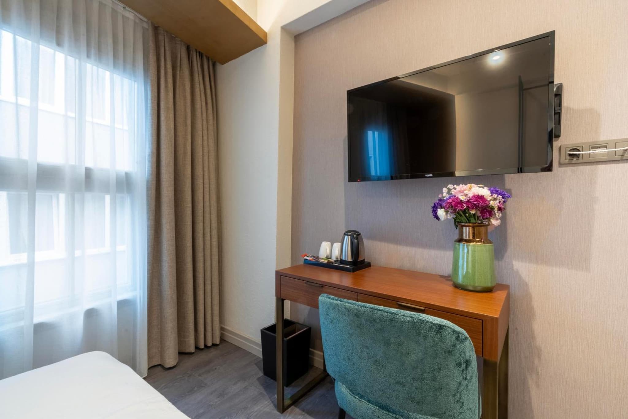 Smart and Simple Hotel Karakoy photo 9
