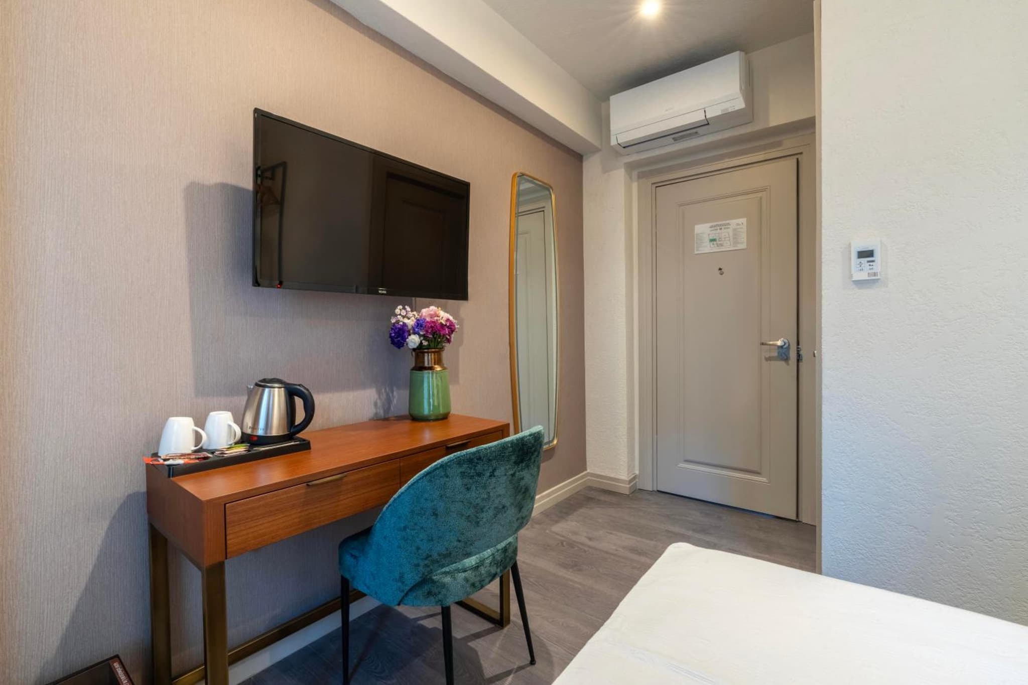 Smart and Simple Hotel Karakoy photo 5