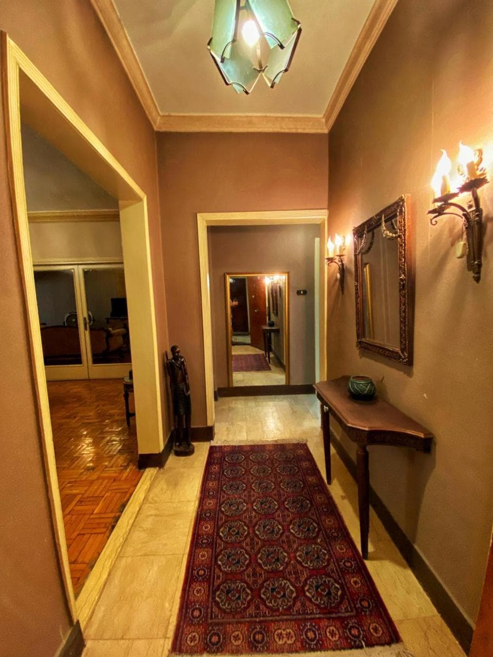 Vintage room in Elite home photo 4