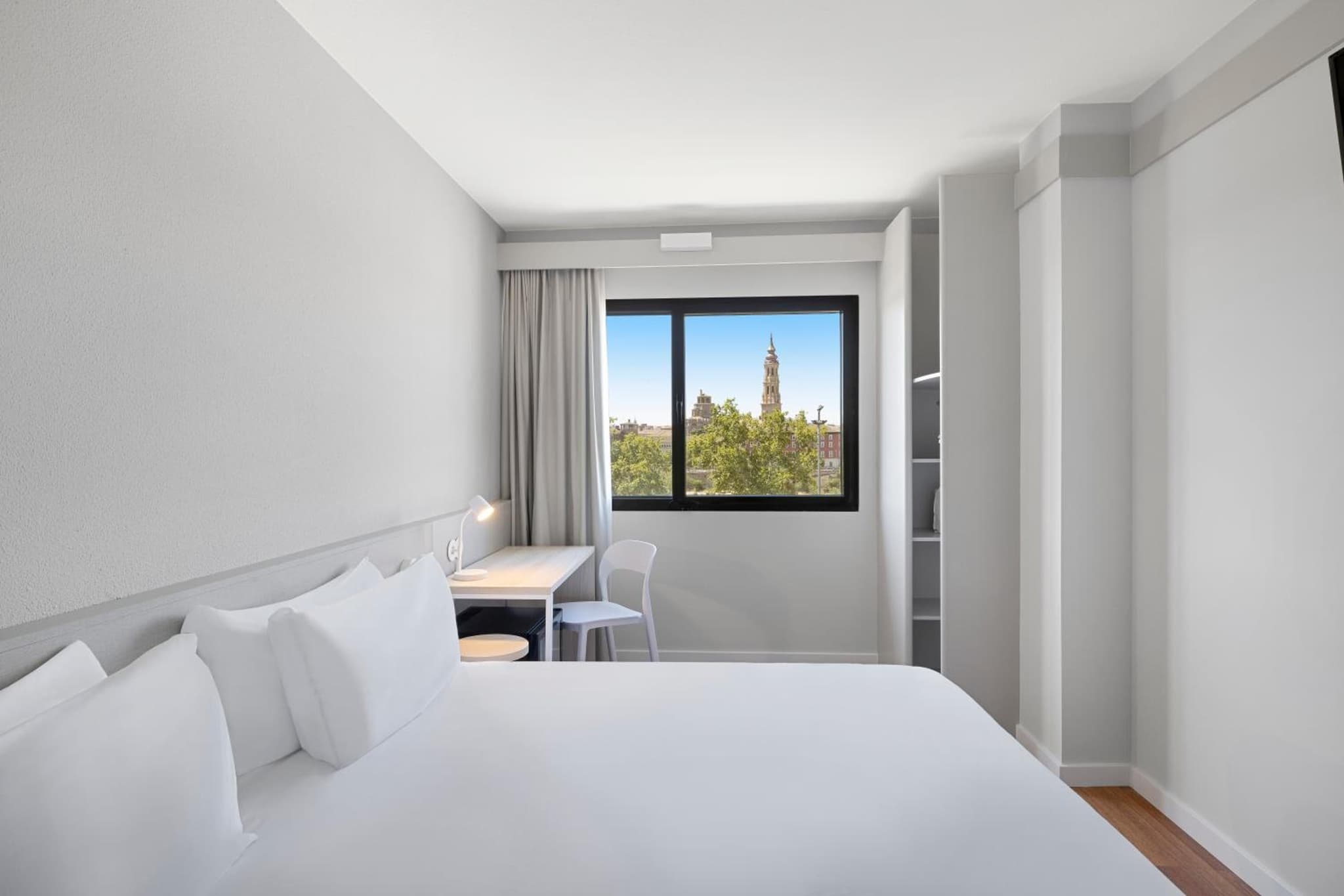 B&B HOTEL Zaragoza Centro photo 2