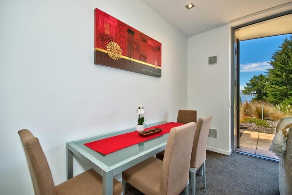 Lakeview Apartment photo 8