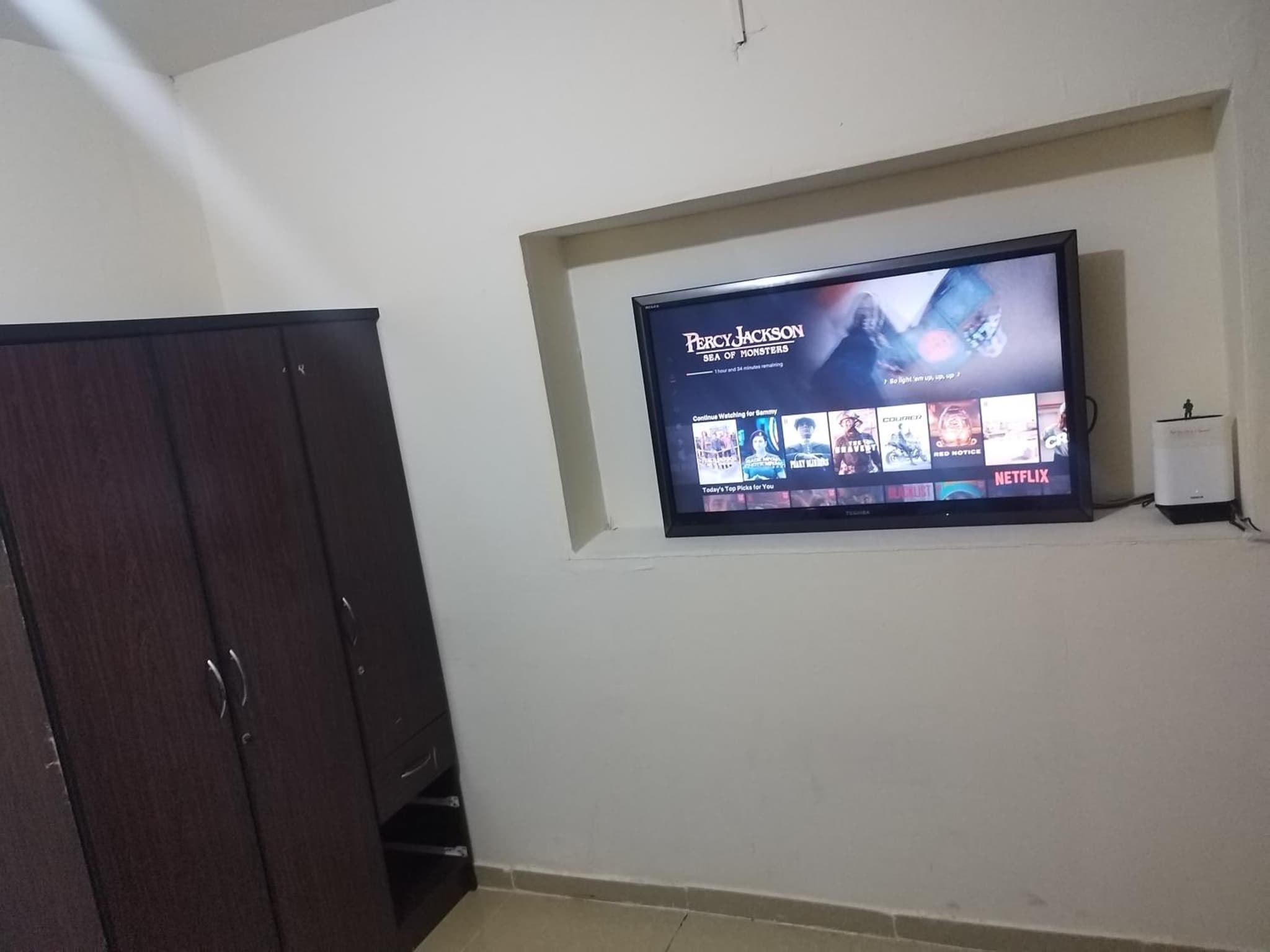 basement residence photo 4