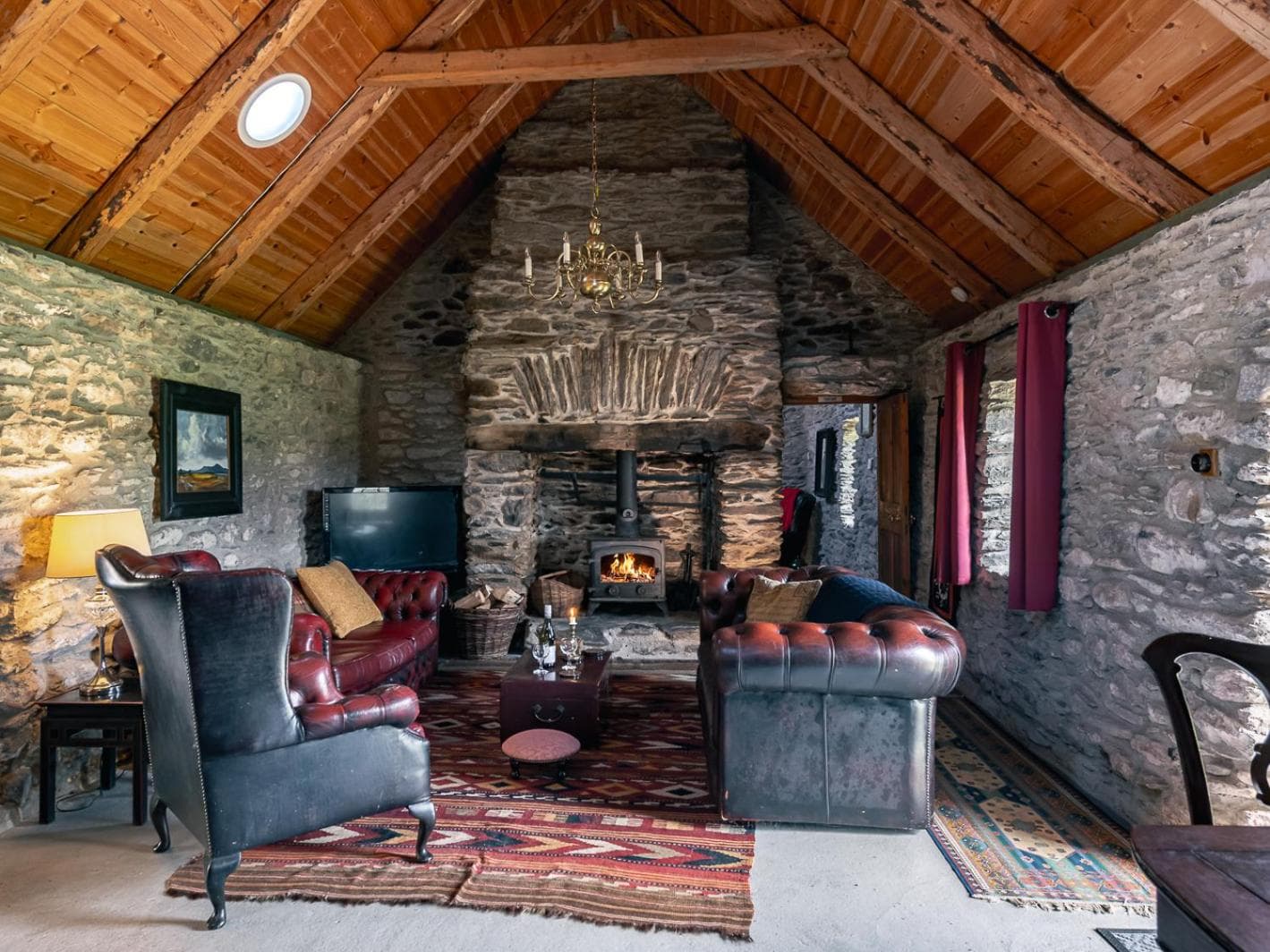 Traditional style thatched cottage in Kenmare photo 4