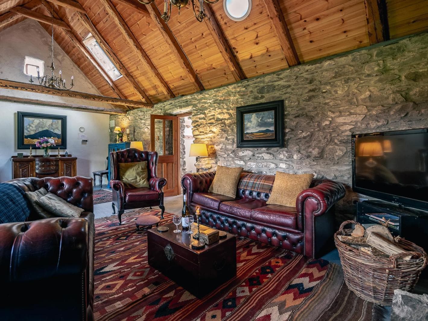 Traditional style thatched cottage in Kenmare photo 8