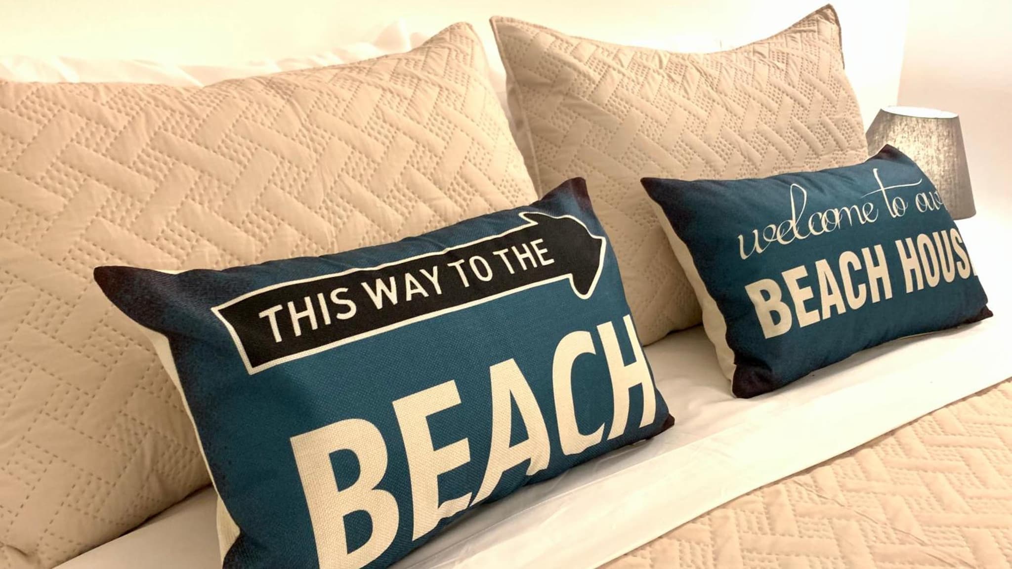 Beachfront Unit with Stunning Sunsets and Starlink Internet ! photo 2