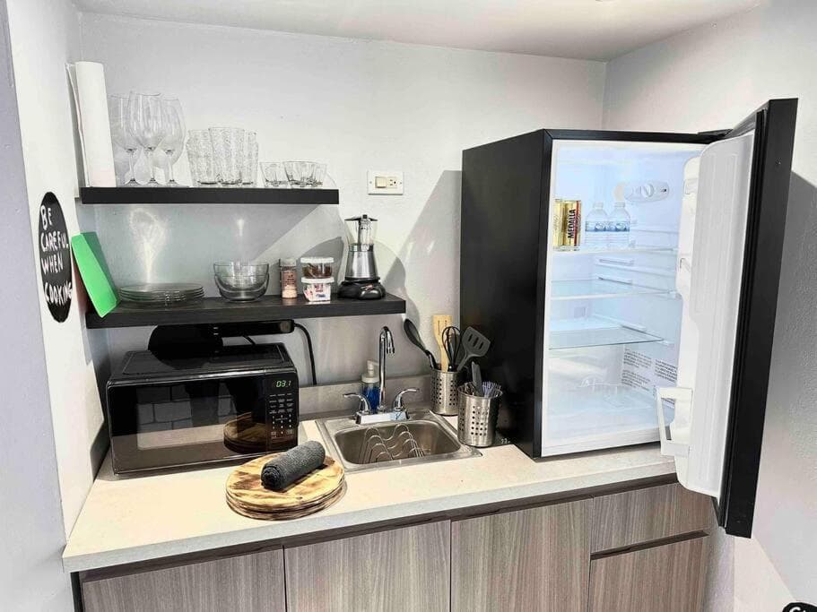 Small, practical and cozy, near the Embassy Hotel photo 2