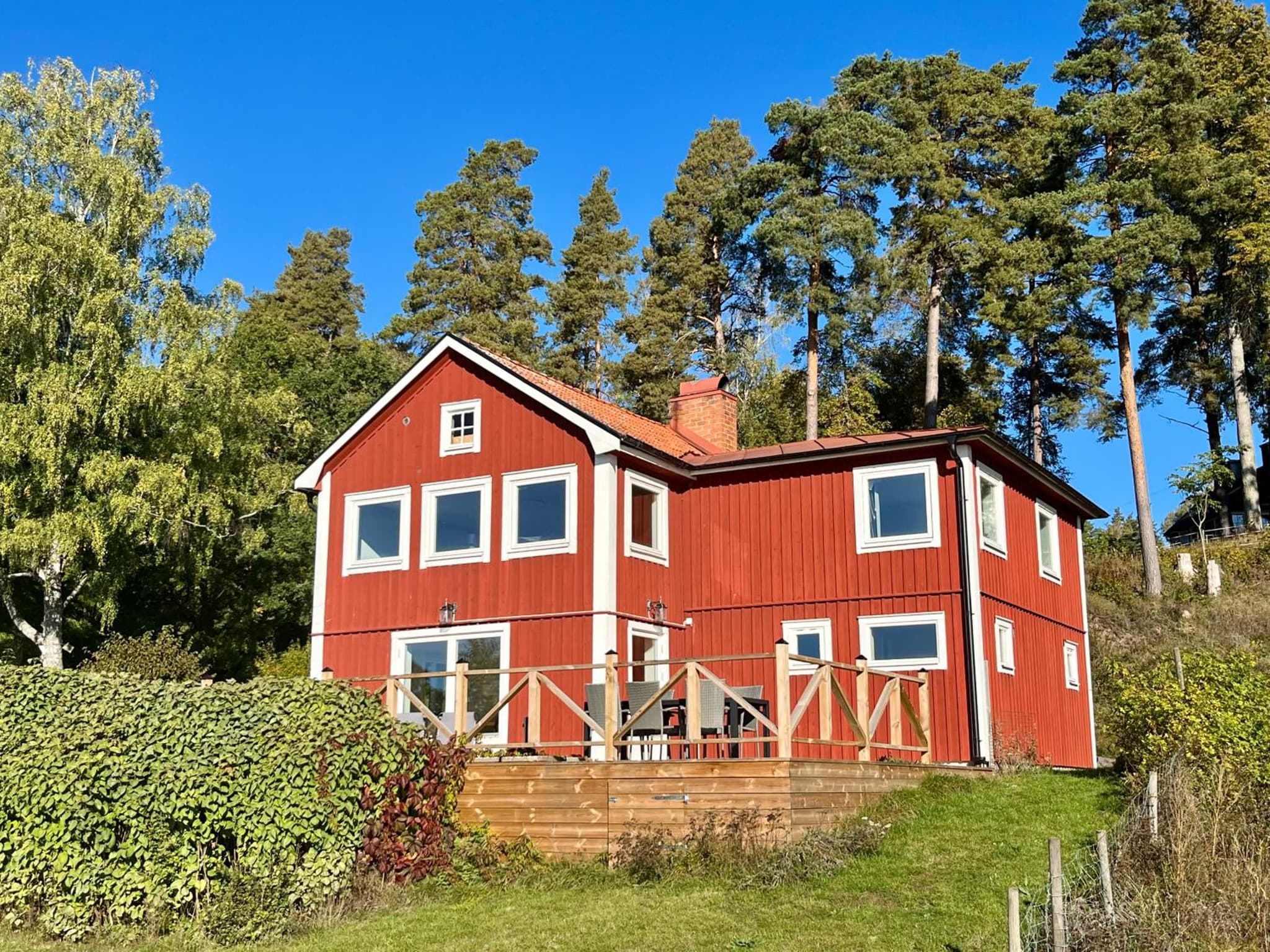 Gardeners house with sauna and lake view