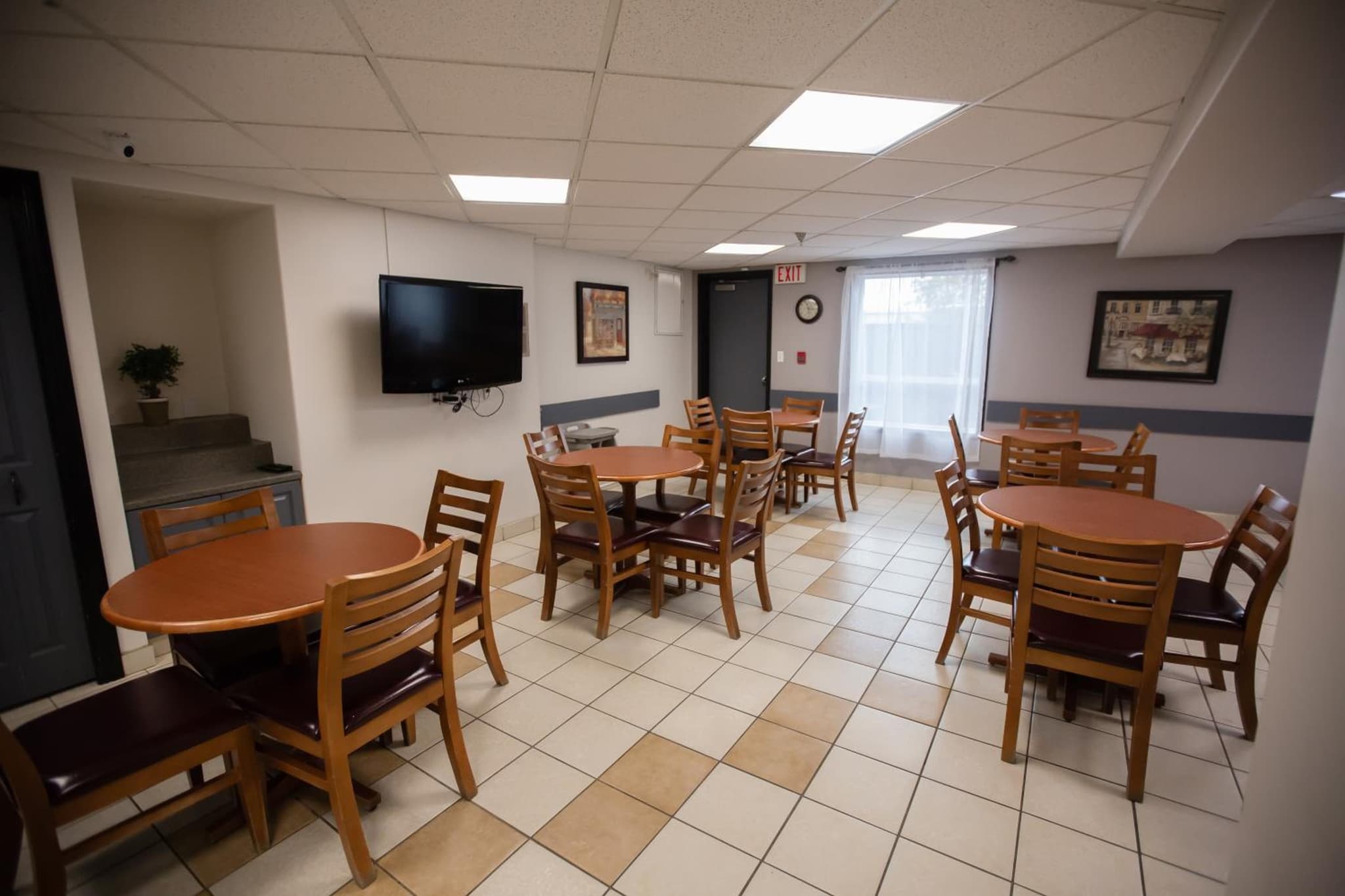 Super 8 by Wyndham Whitecourt photo 8