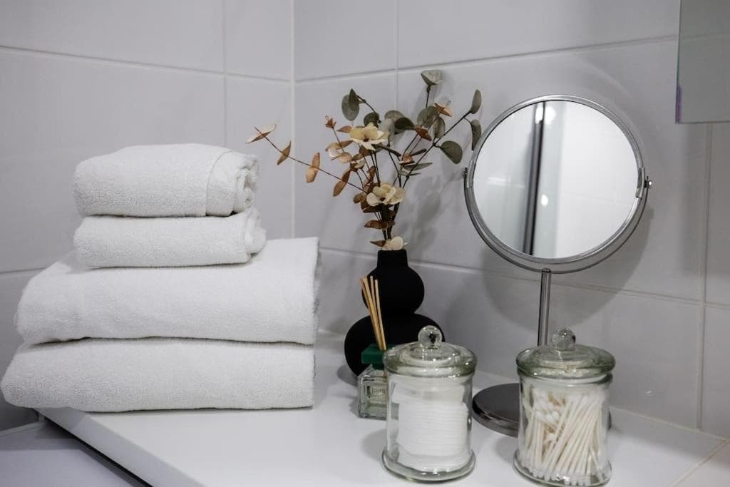 Onni Loft with Free Parking Hosted by Hygge Host photo 2
