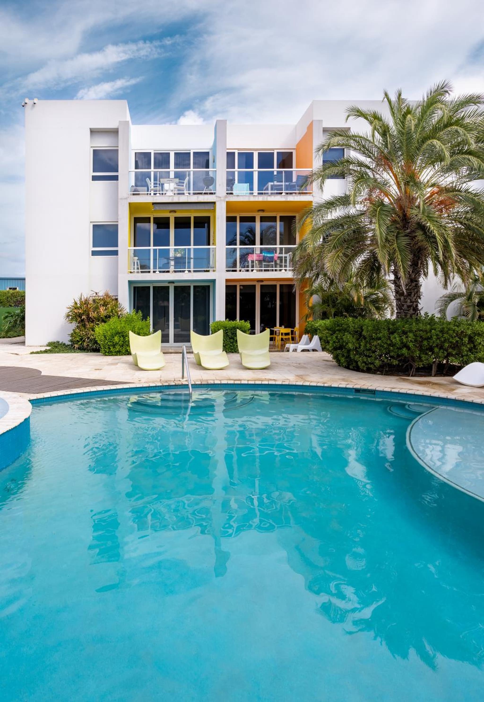 Modern Ground Level Condo, 2 bedrooms, Direct pool access photo 6