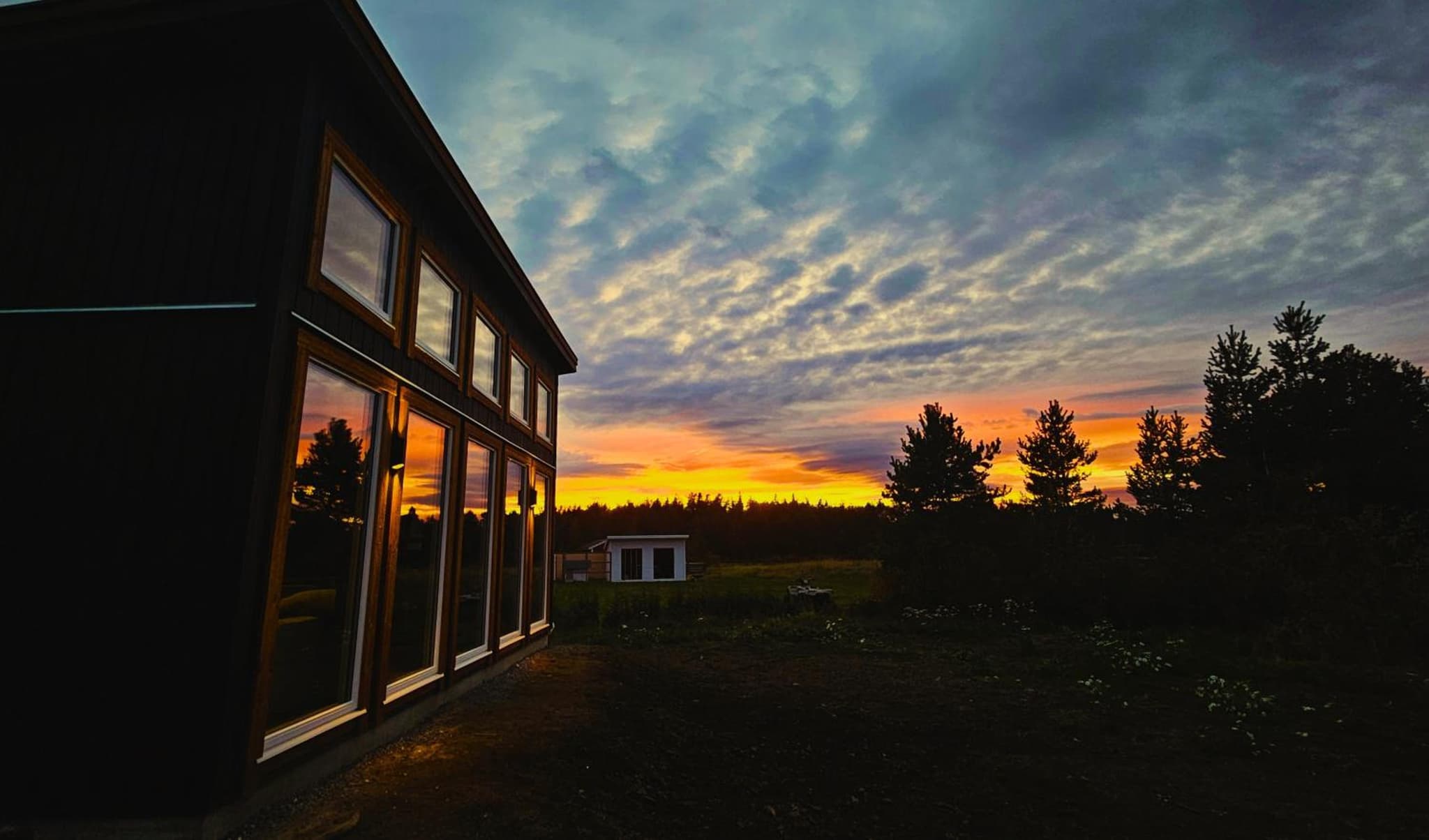 Reindeer Riverfront Aurora lodge photo 5