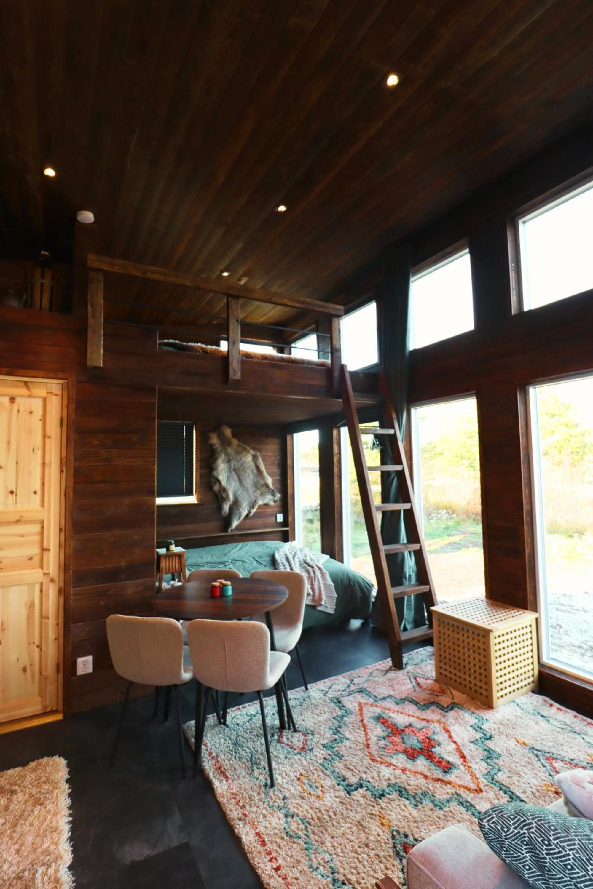 Reindeer Riverfront Aurora lodge photo 6