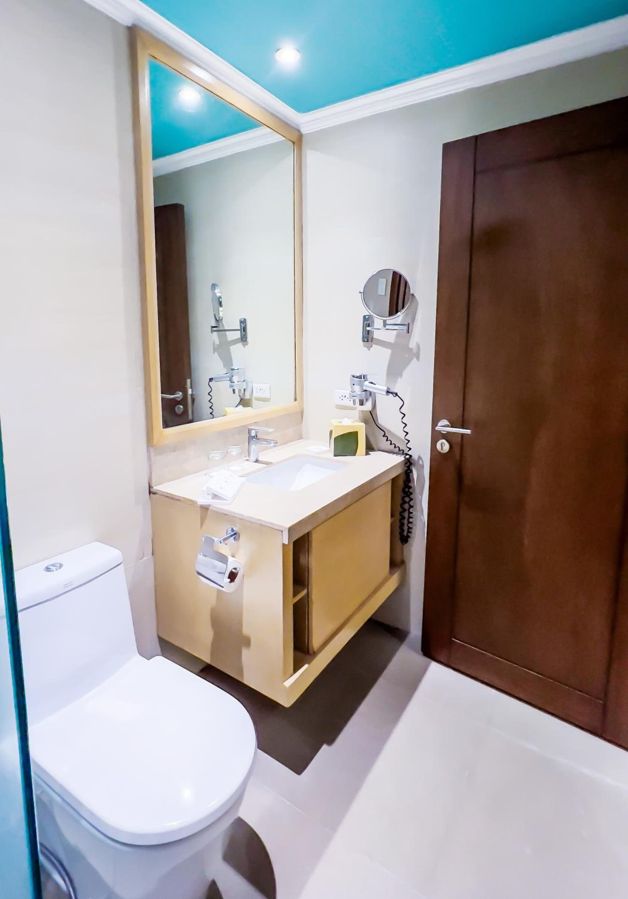Taal Vista Hotel photo 2