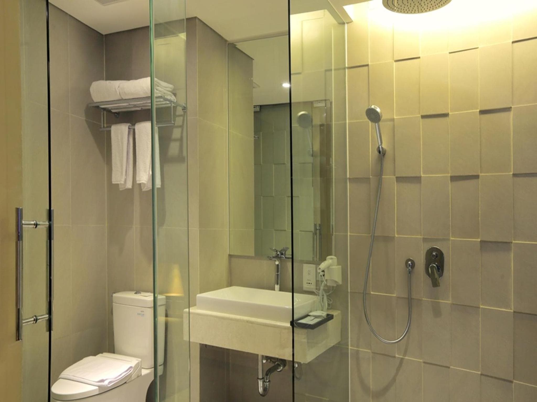 Bedrock Hotel Kuta photo 7