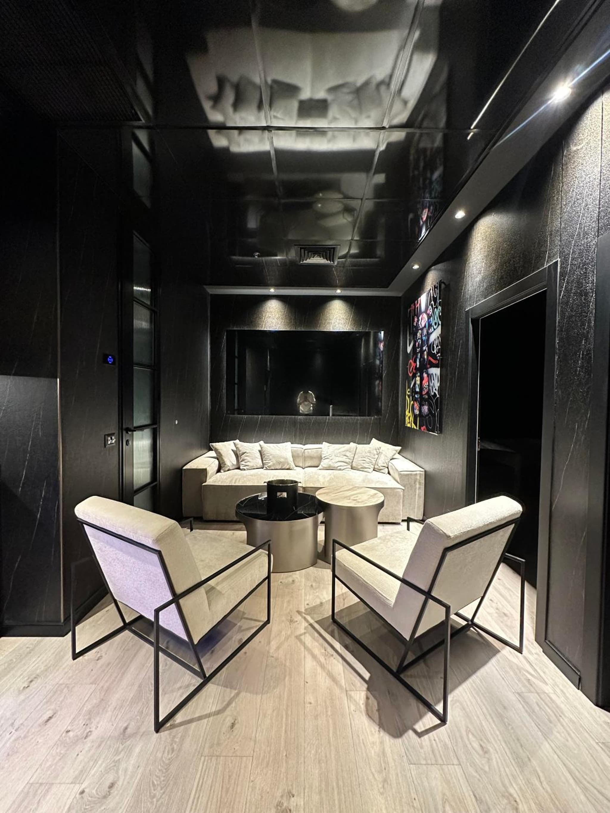 w boutique suties photo 5