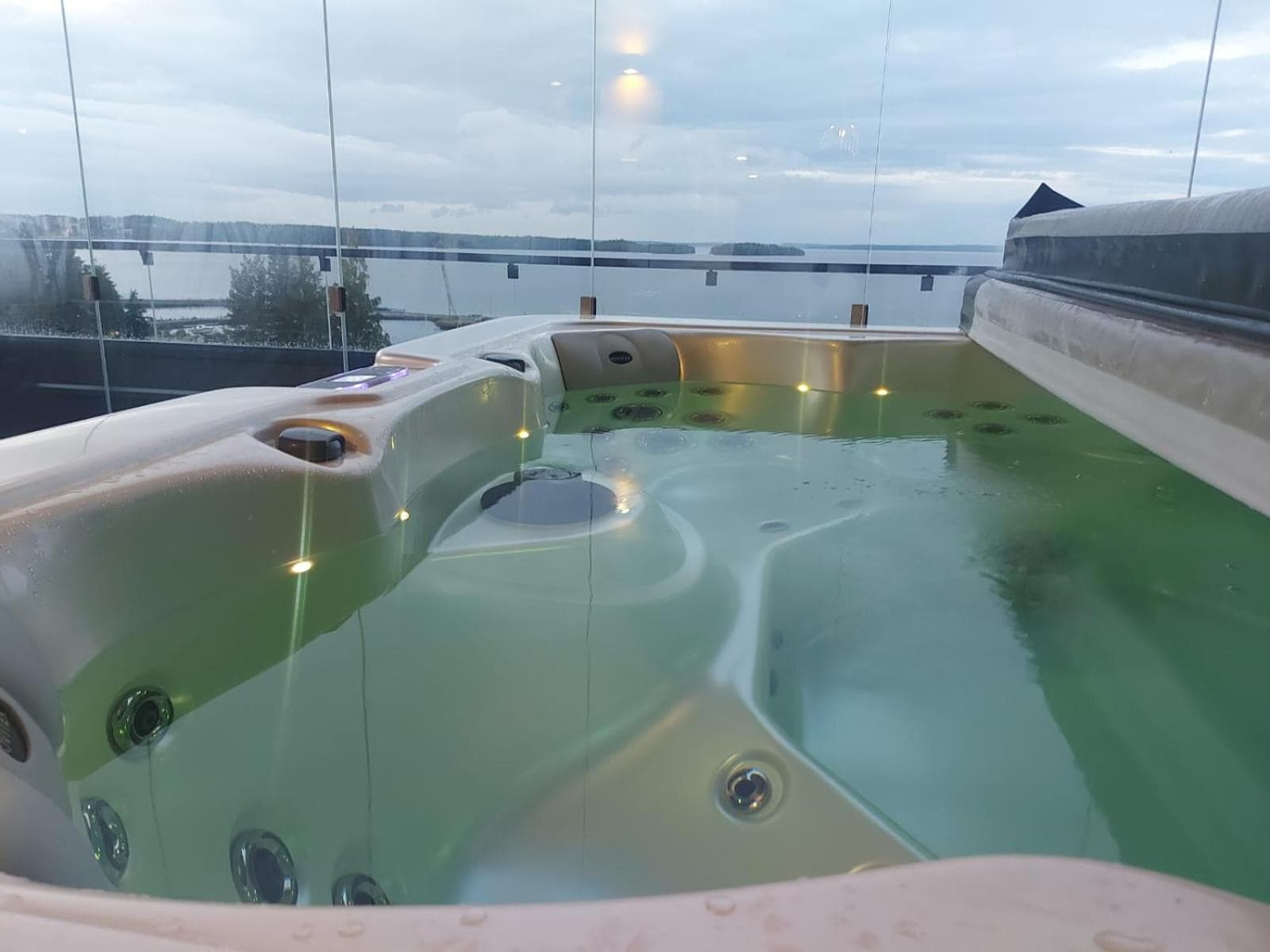 PENTHOUSE AUREA NORDIC Tasokas moderni kaupunki huoneisto Tampereen huipulla -ISO JACUZZI omalla KATTOTERASSILLA - AURINKOTUOLIT ja Aurinko odottaa Sinua - photo 8