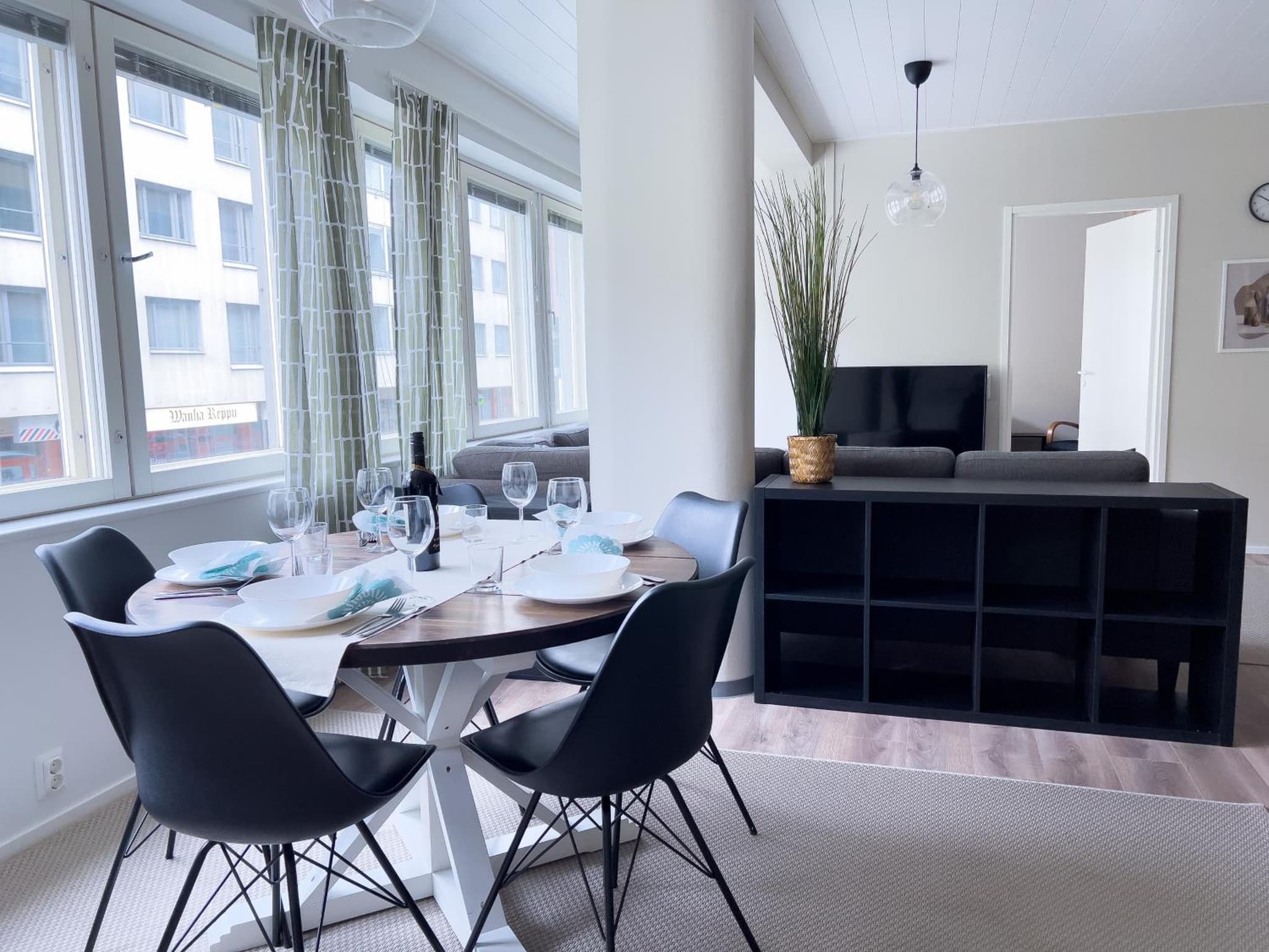 Stunning 2 BR Apartment In The City Centre