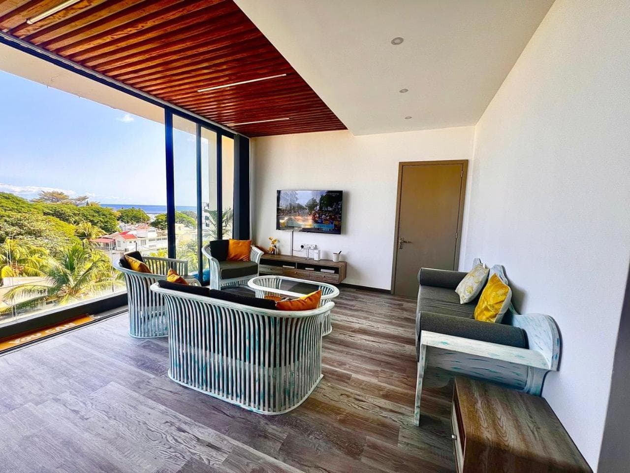 Cozy Seaview Penthouse photo 2