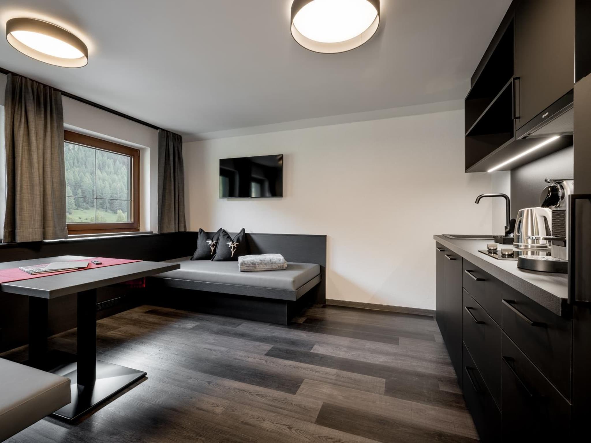 The Black by Regina photo 3