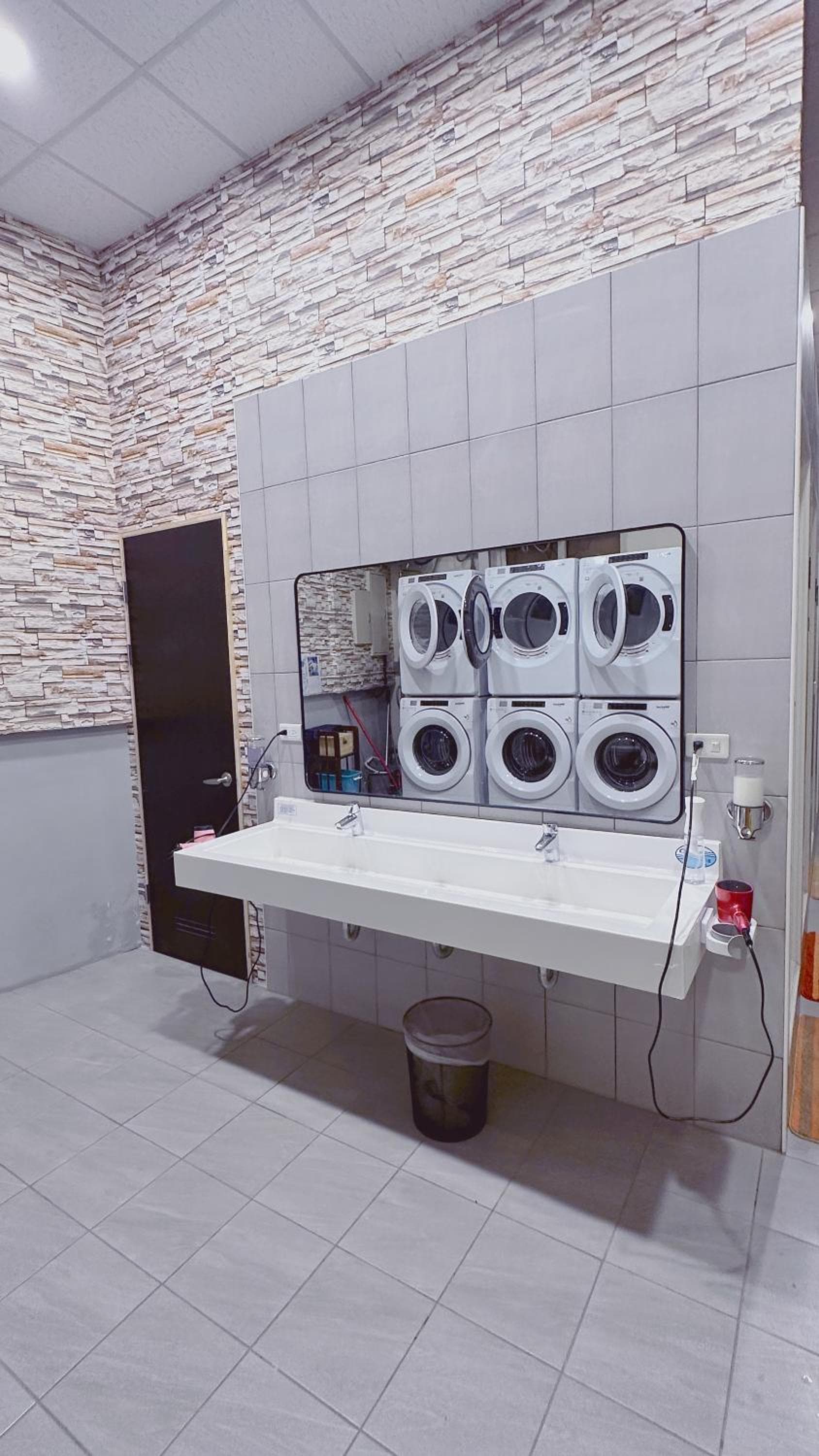 Economy Class Hostel photo 8