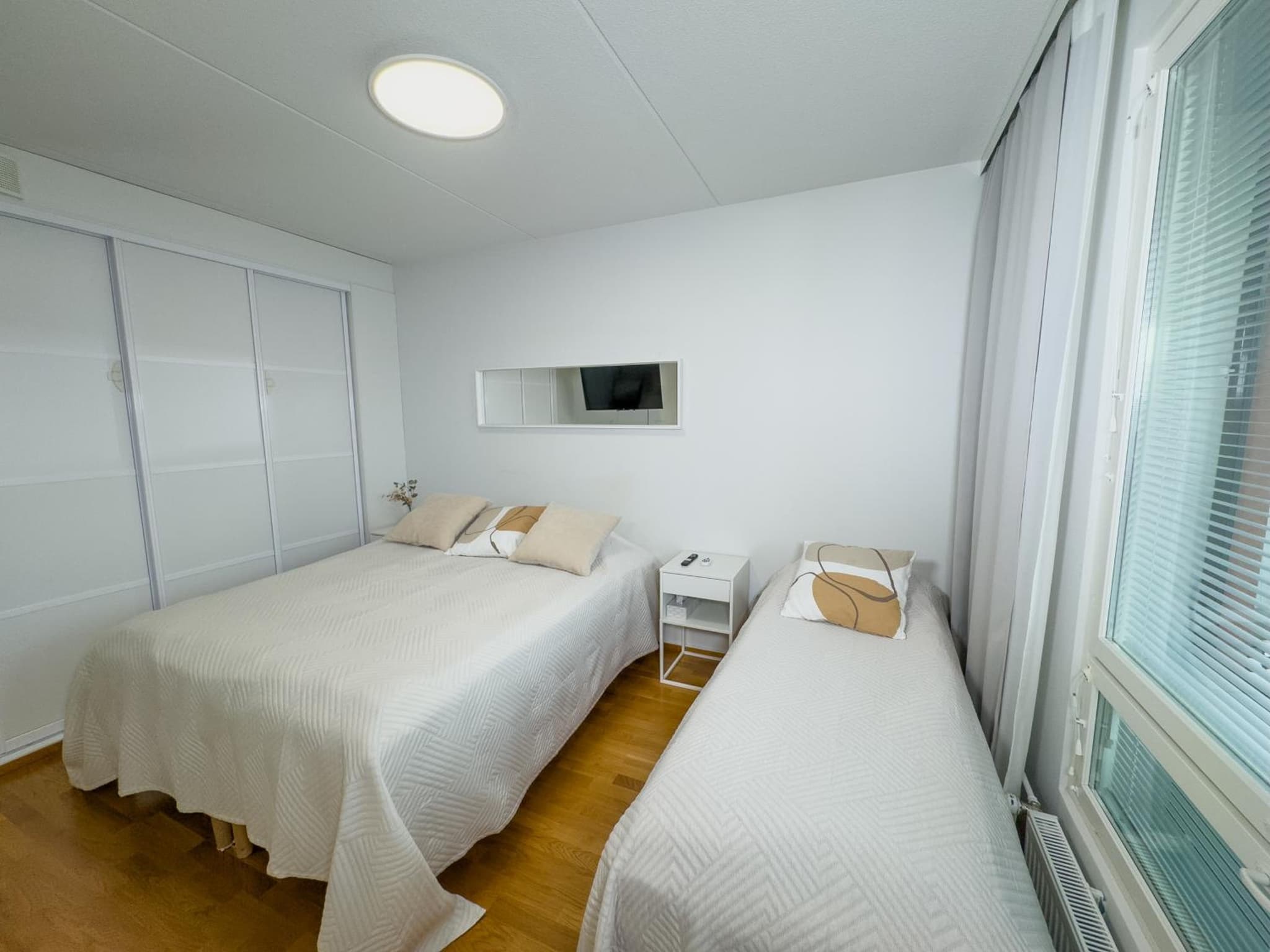 Top floor flat with sauna, A/C & free parking photo 8