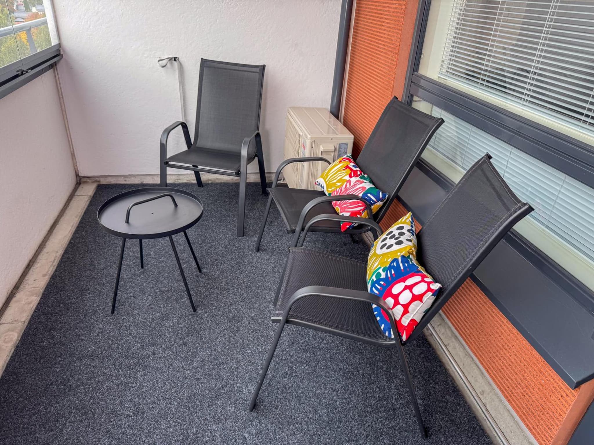 Top floor flat with sauna, A/C & free parking photo 4