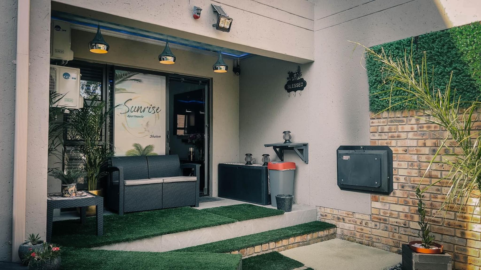 Heated Pool Luxury Retreat - 7 Min from OR Tambo photo 4