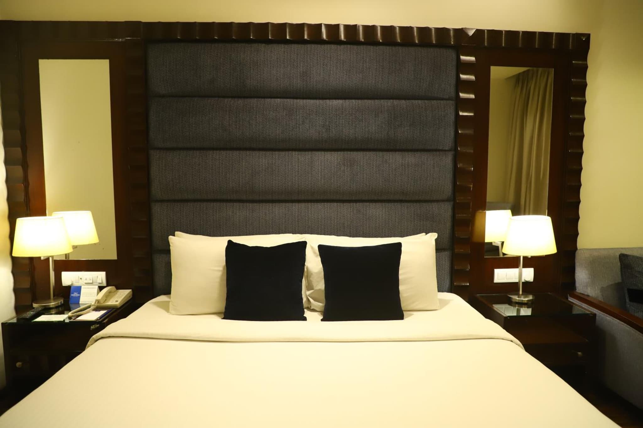 Deventure Sarovar Portico Kapashera, New Delhi photo 7