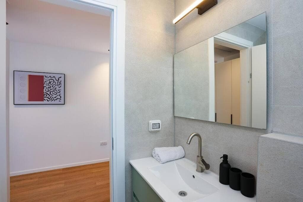 Luxury 2BD Beach Apartment 15 photo 9