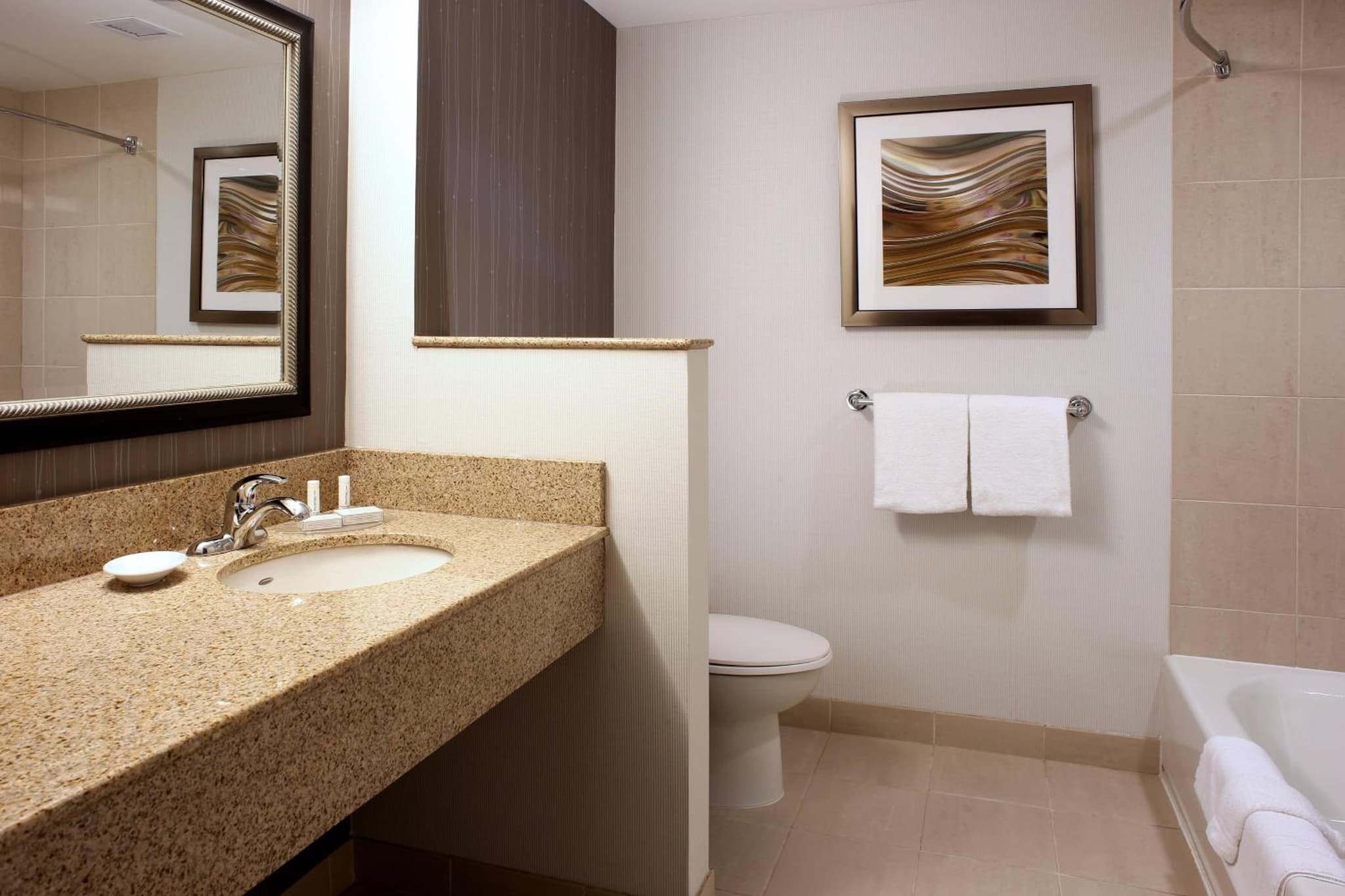 Courtyard by Marriott Hamilton photo 5