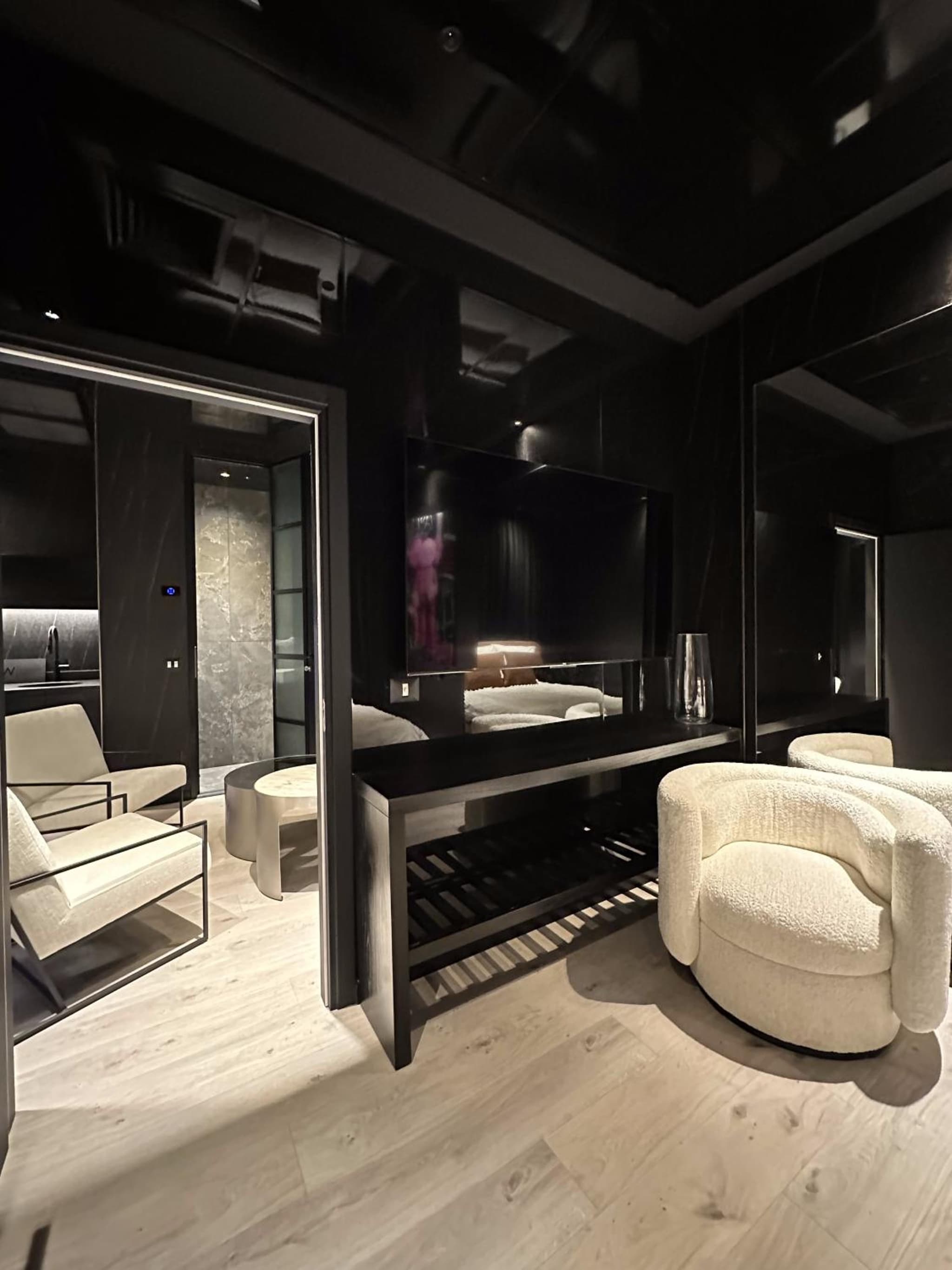 w boutique suties photo 9
