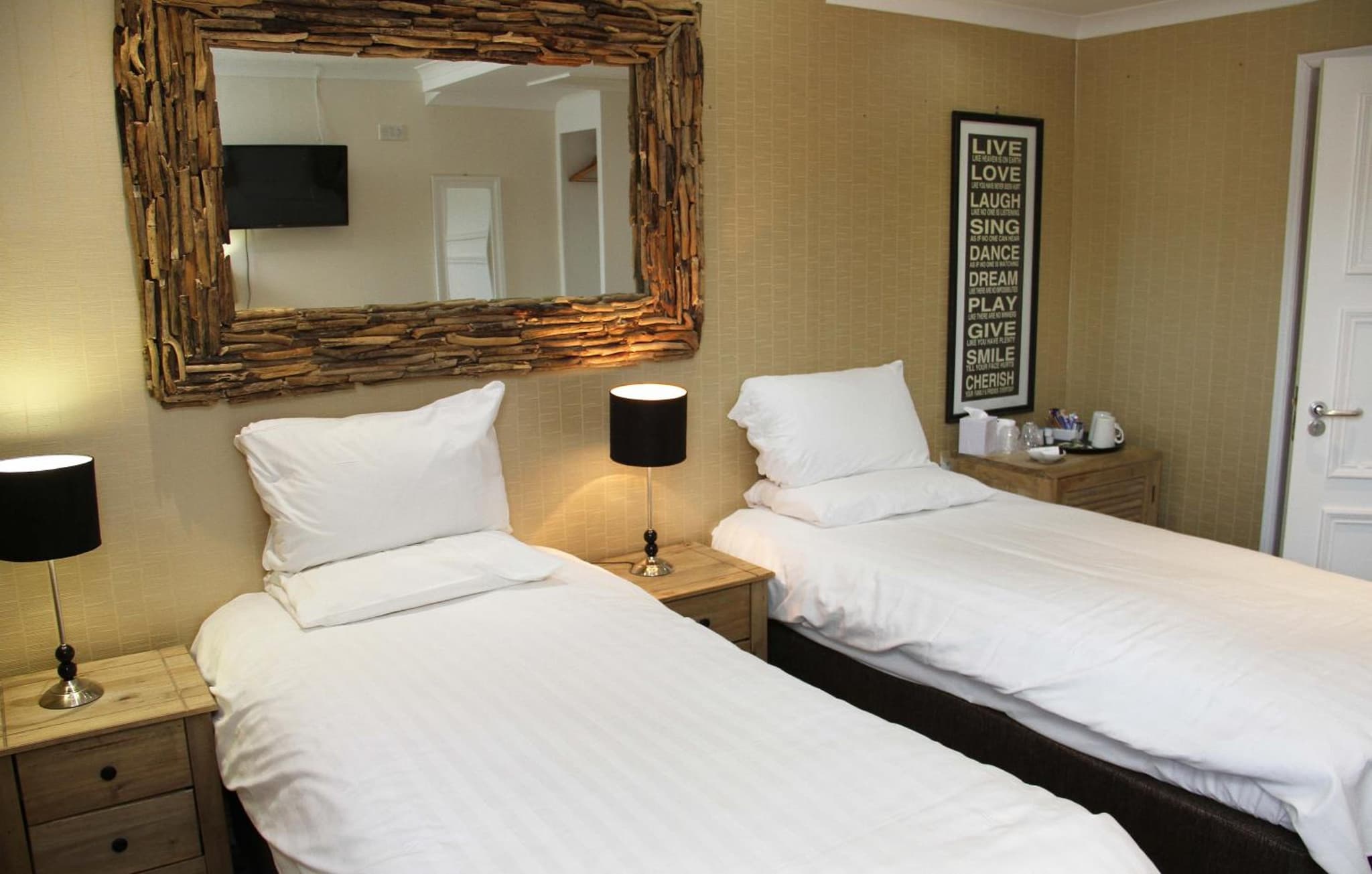 Honest Lawyer Hotel photo 6