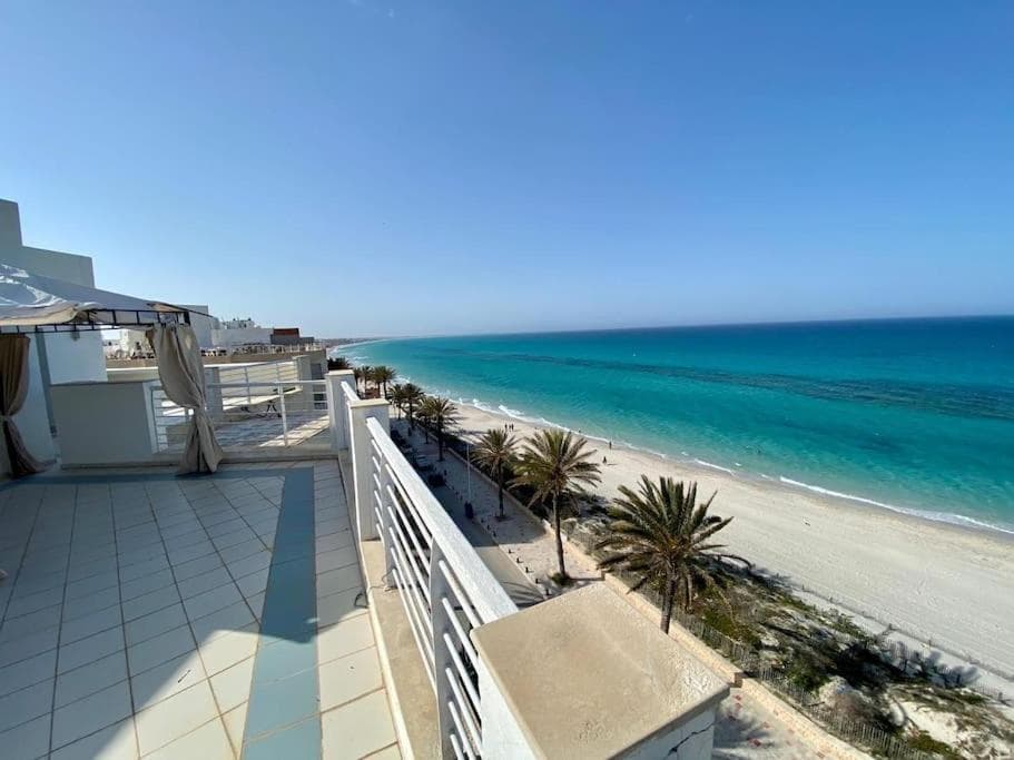 Penthouse waterfront apartment with large terrace photo 2