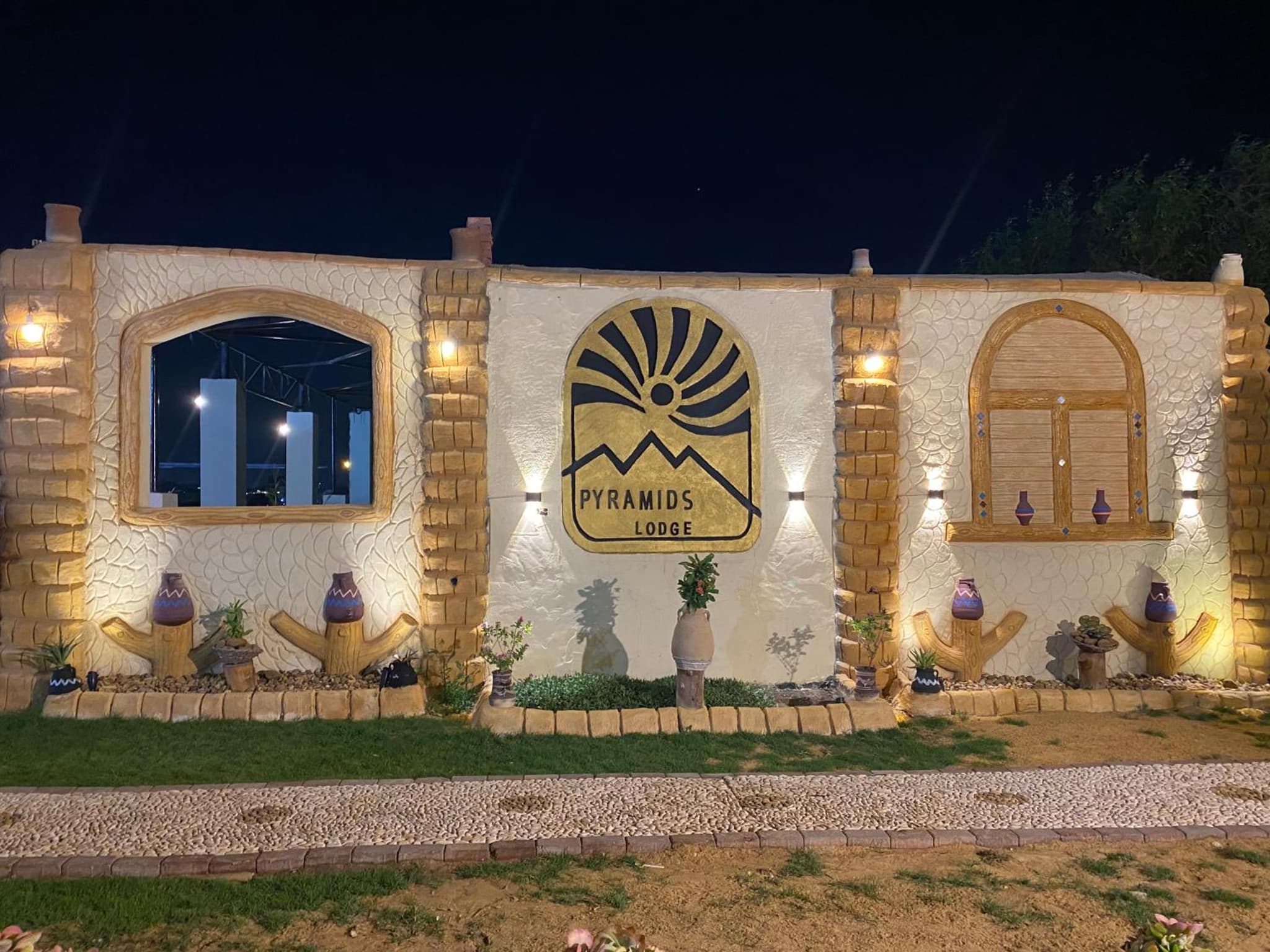 Pyramids Lodge Hotel