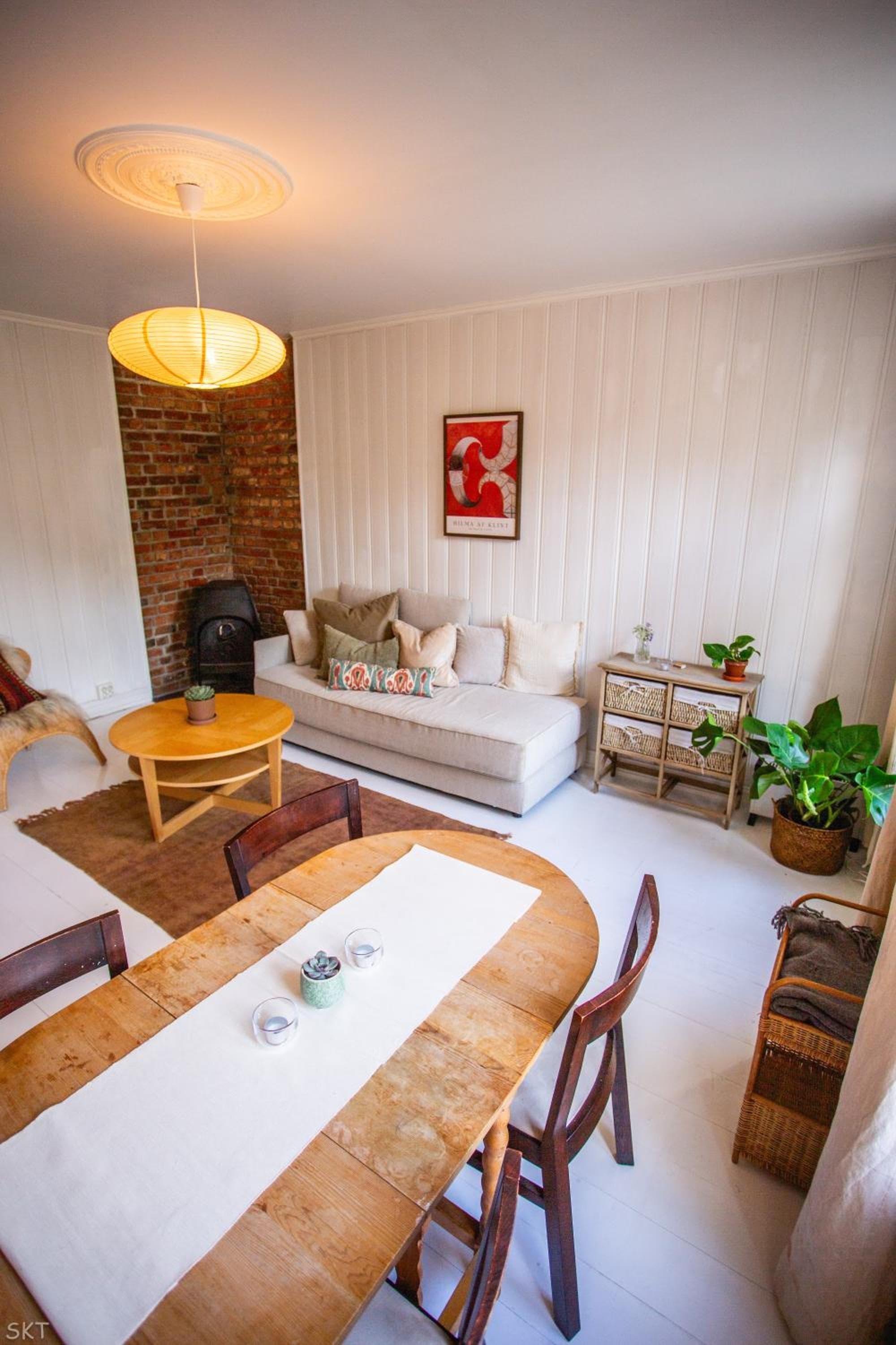 Charming 1800s Apt w fireplace and free parking photo 4